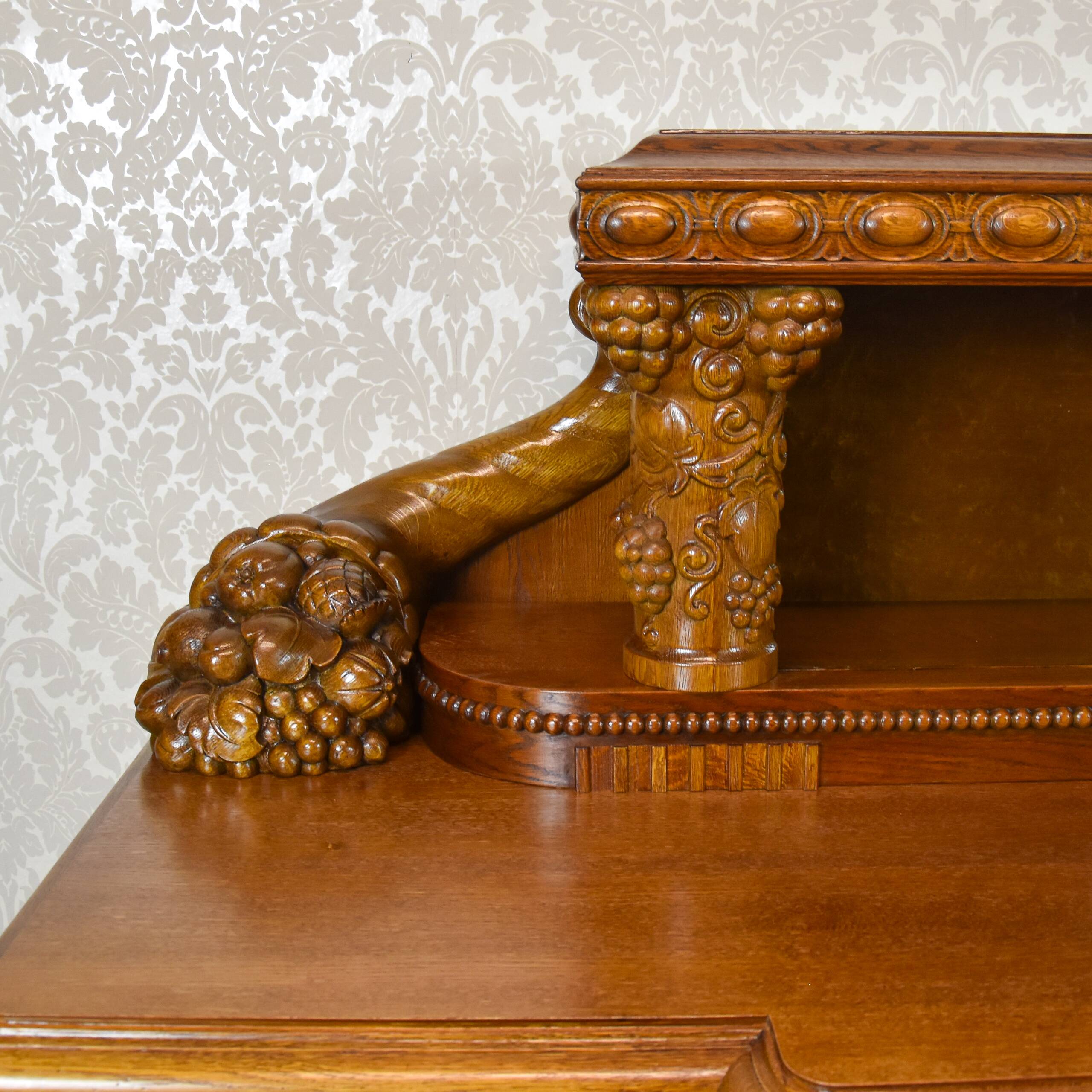 Large two-body oak sideboard 1920-1939