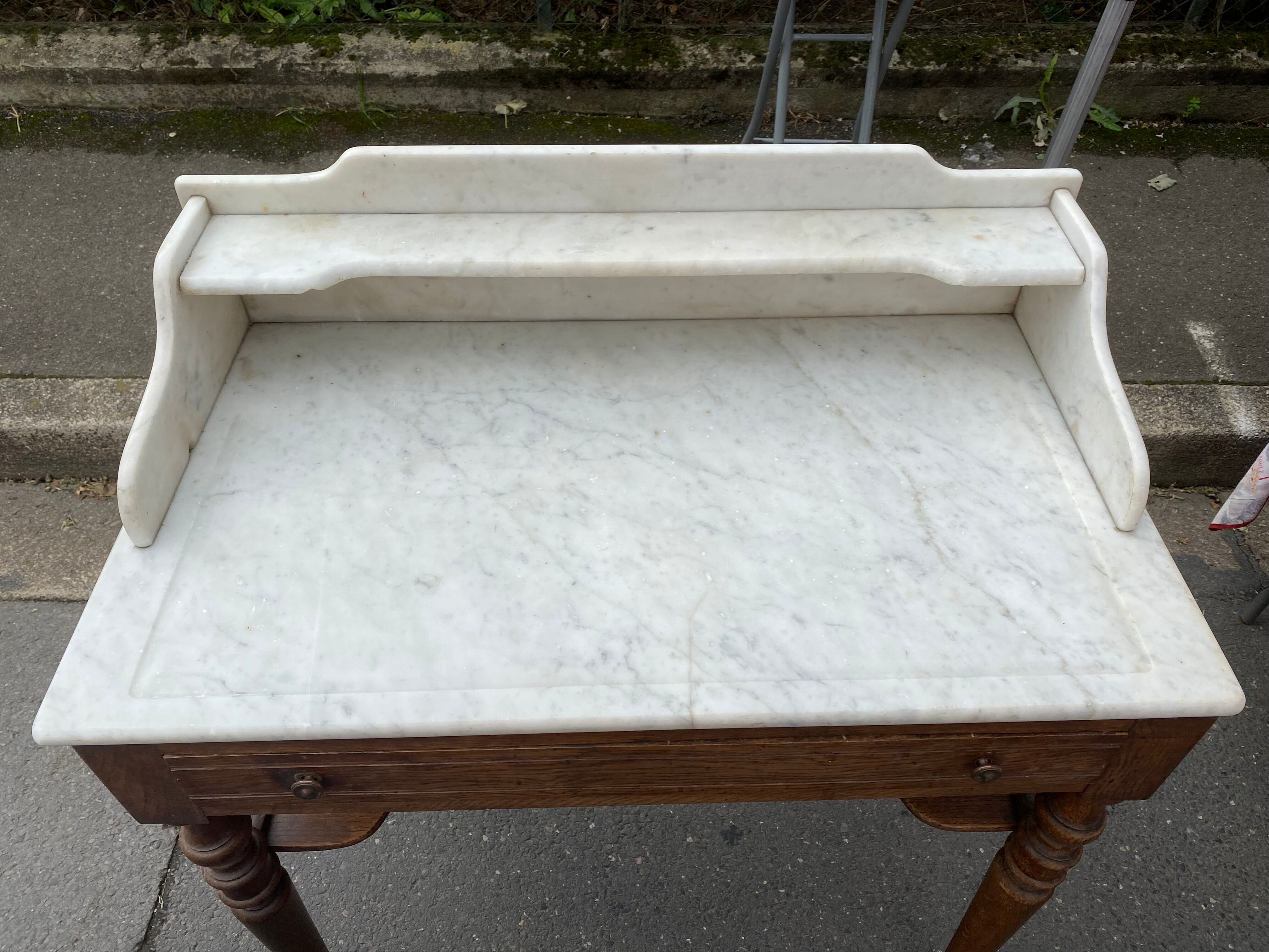 Dressing table Toilet table with white marble