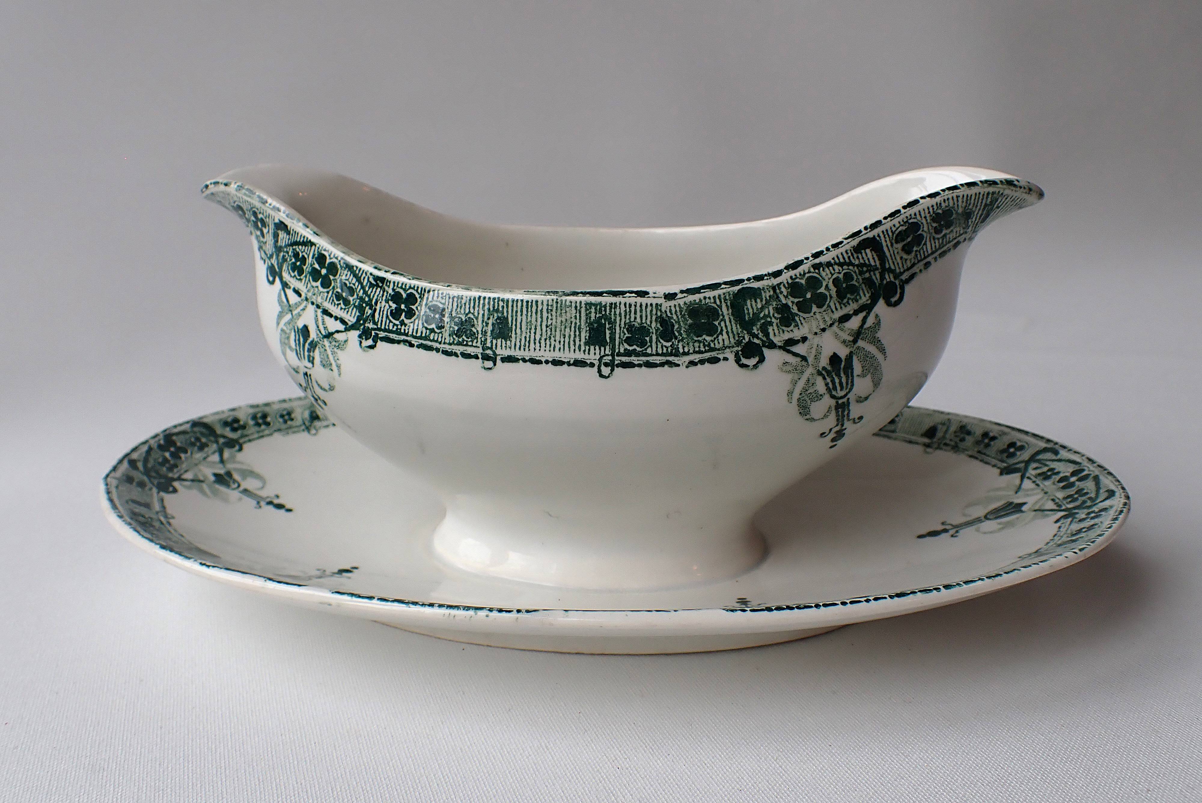 Saucière ancienne - Manufacture Sarreguemines Digoin modèle Verdun