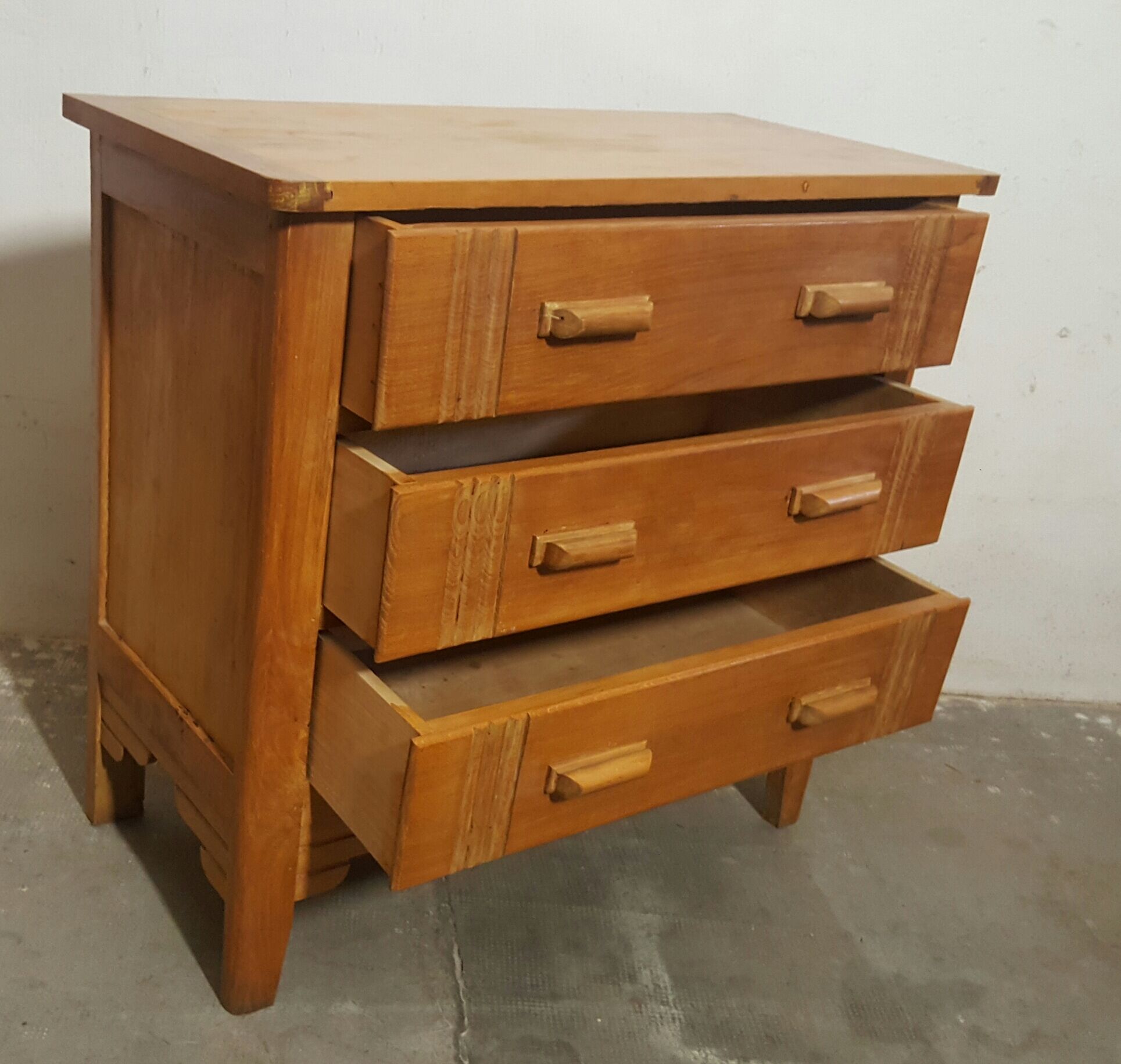 Art deco dresser