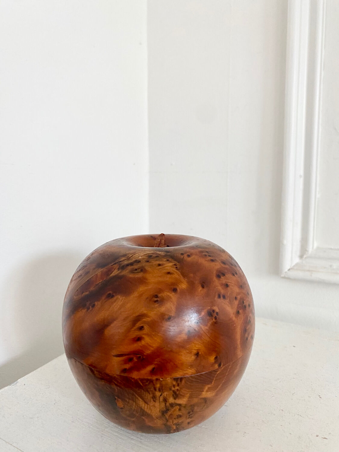 Apple-shaped cedar jewelry box