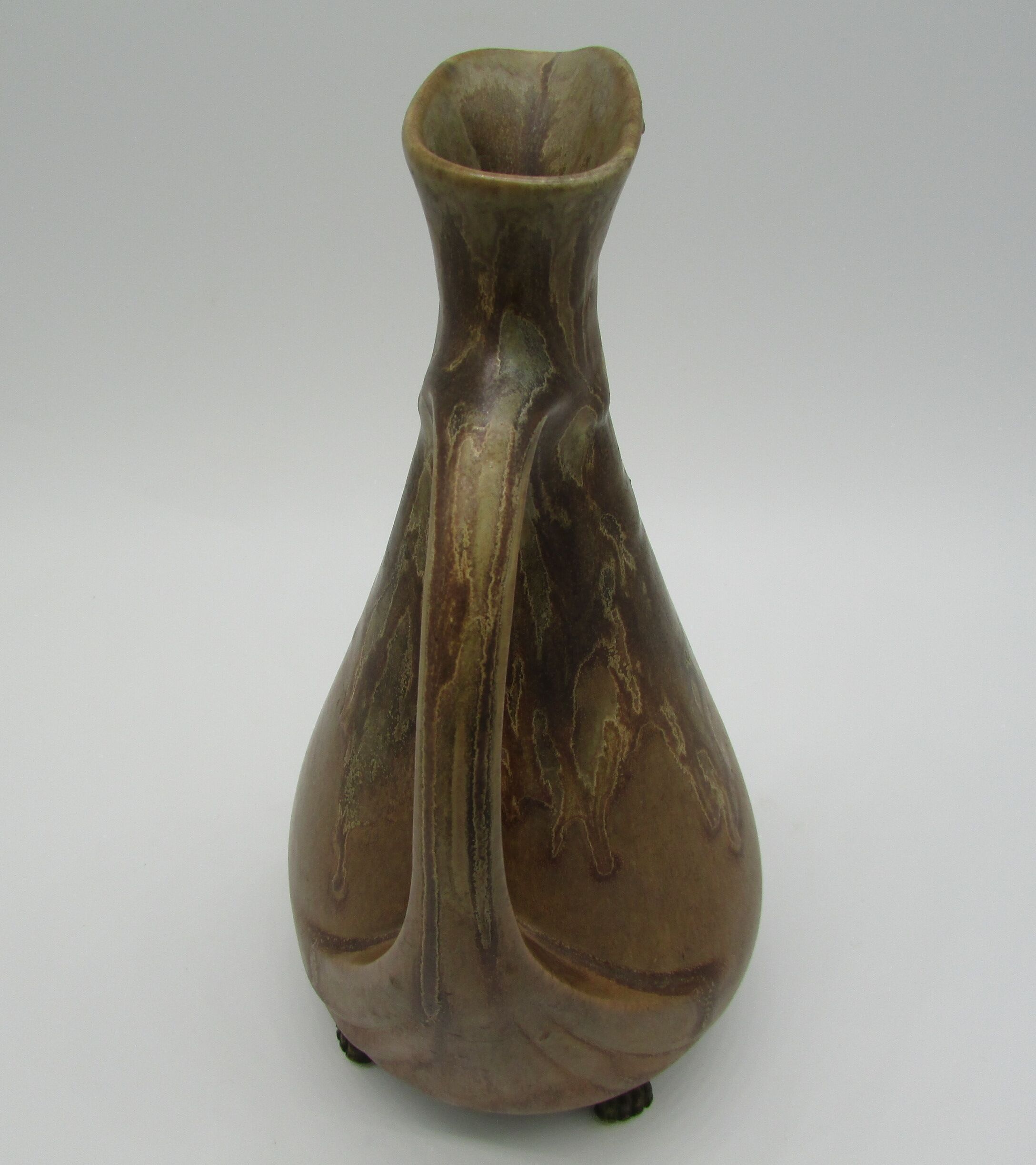 Denbac pitcher mounts lion paws