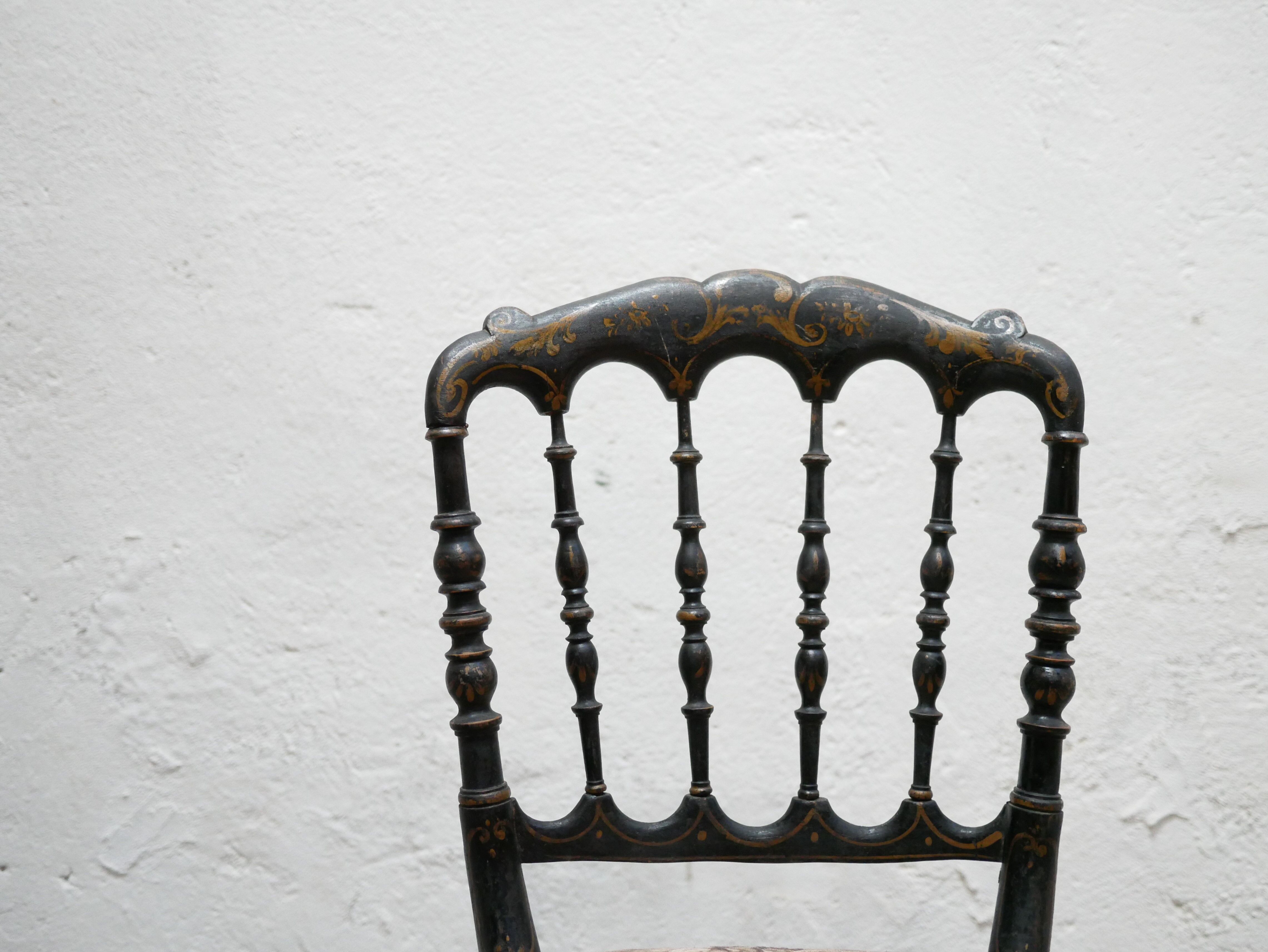 Antique Napoleon III chair in wood and fabric