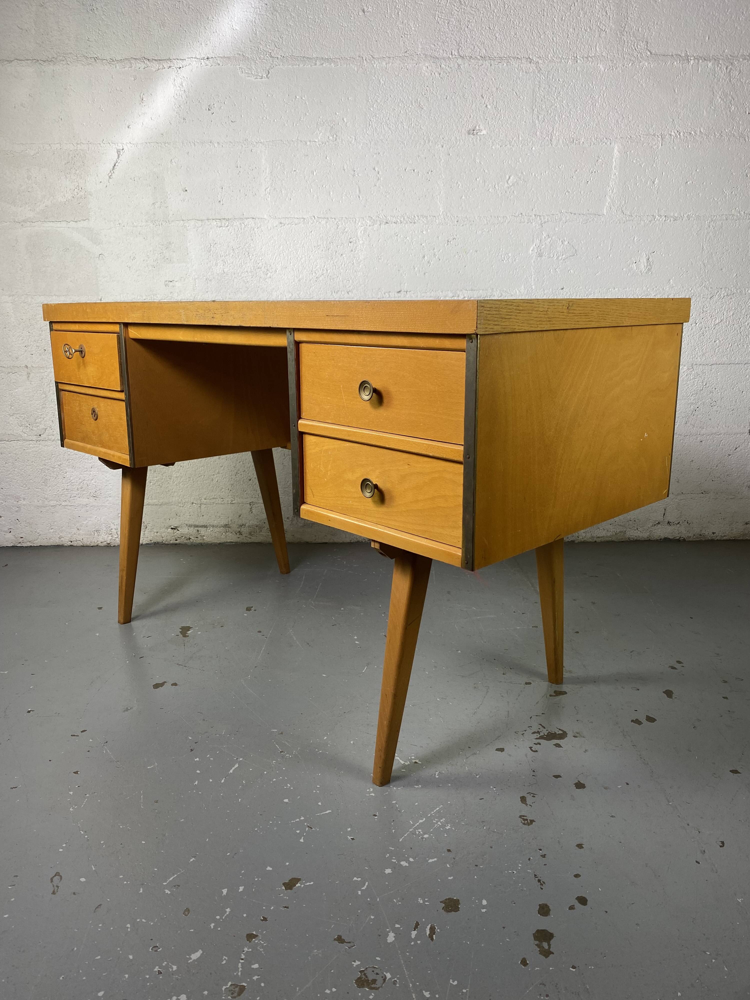 Desk Ekawerk Horn Lippe