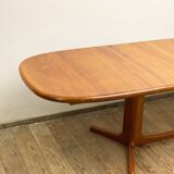 Extendable mid century oval teak dining table by Glostrup, 1960s