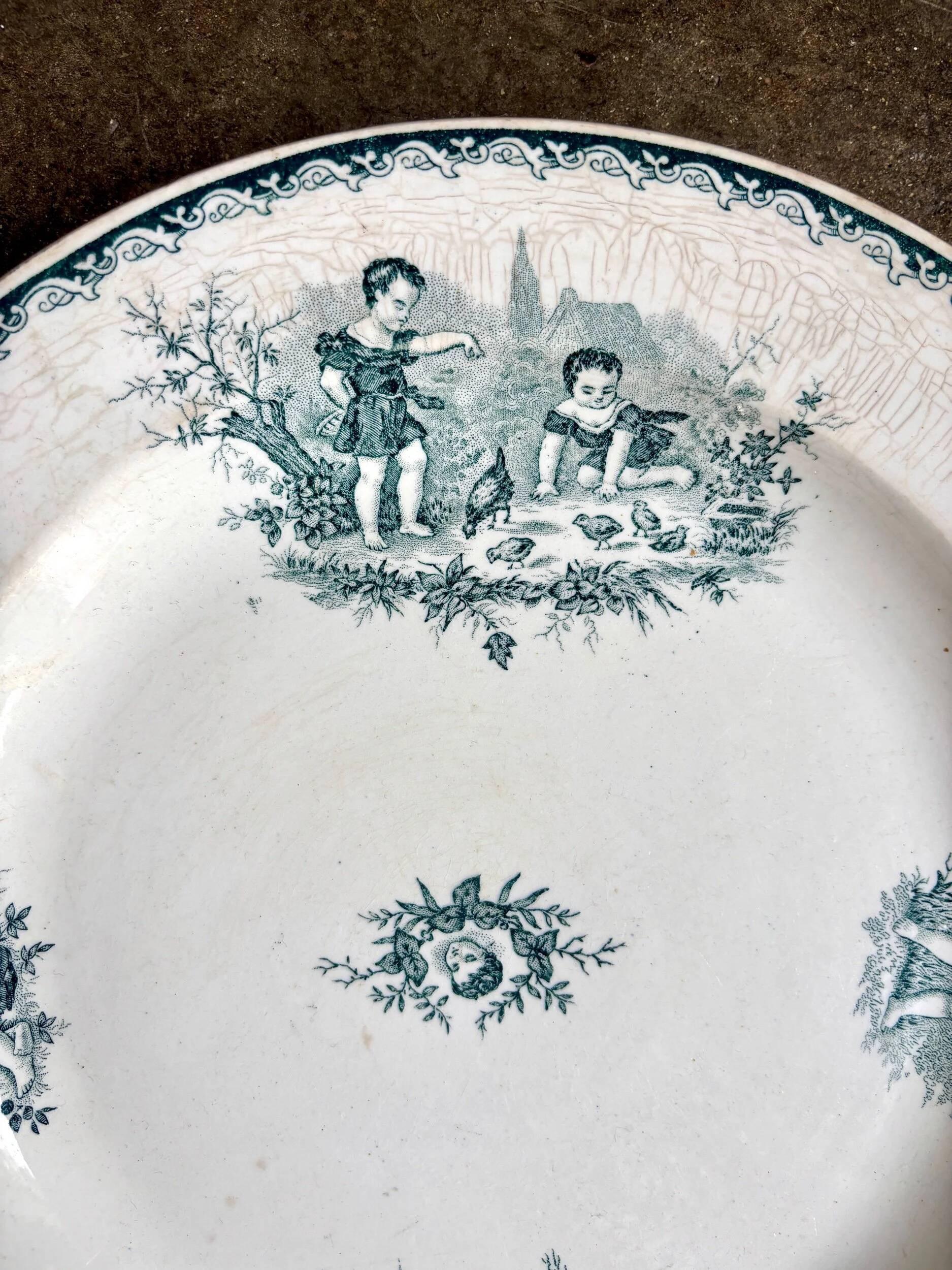 Plat rond en terre de fer verte