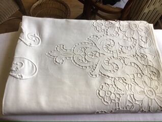 Linen adornment Richelieu OC