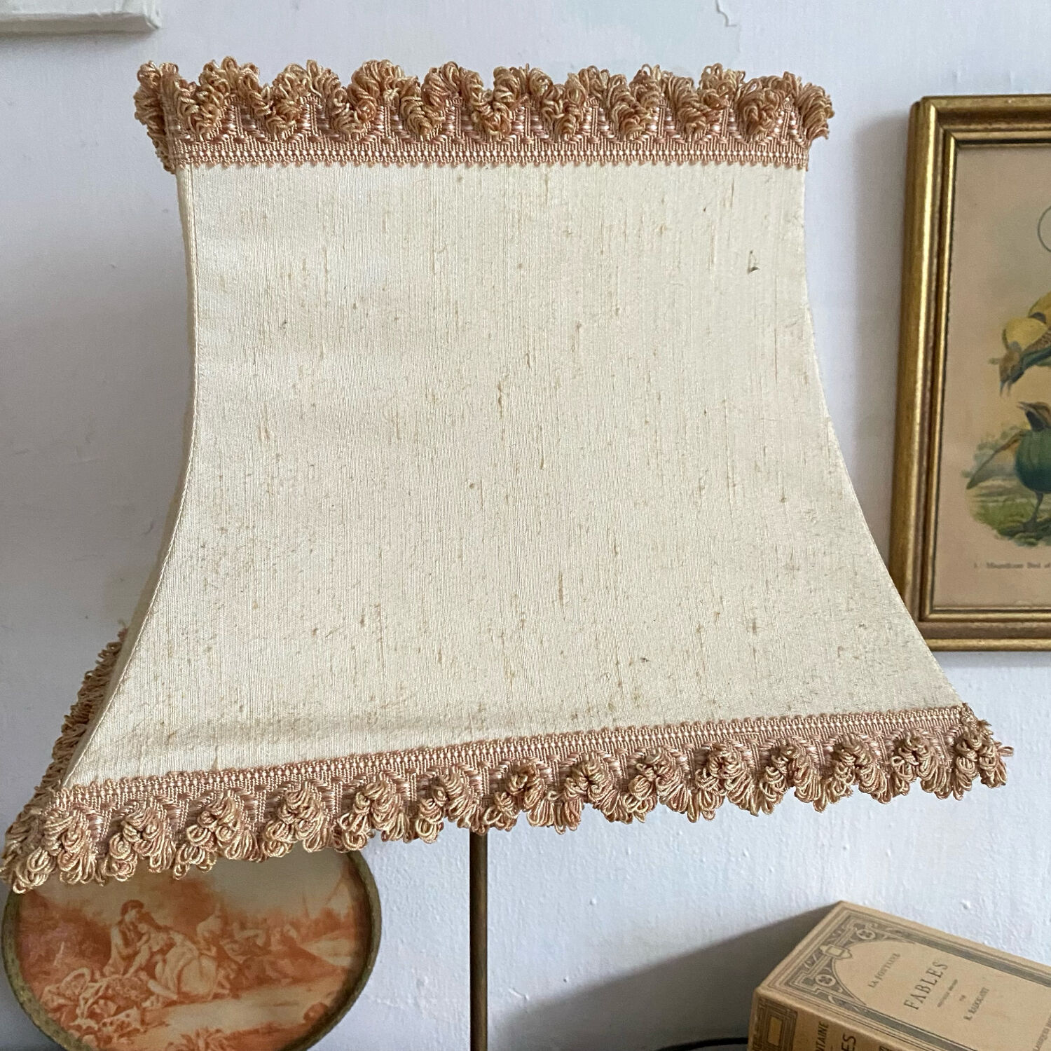 Retro lamp with pagoda lampshade