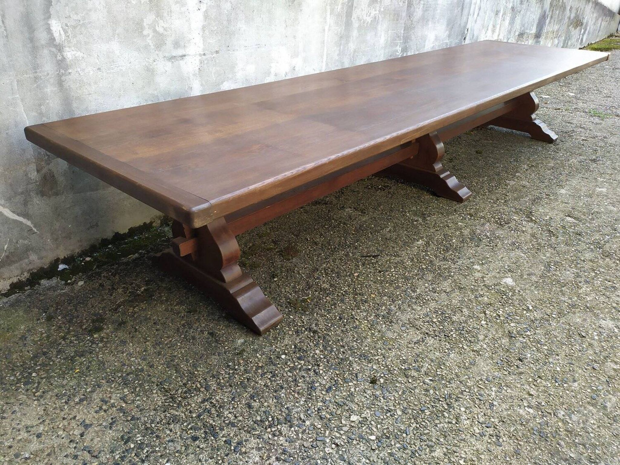 Table de conférence monastère chêne