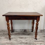 Bureau ancien en bois avec tiroir