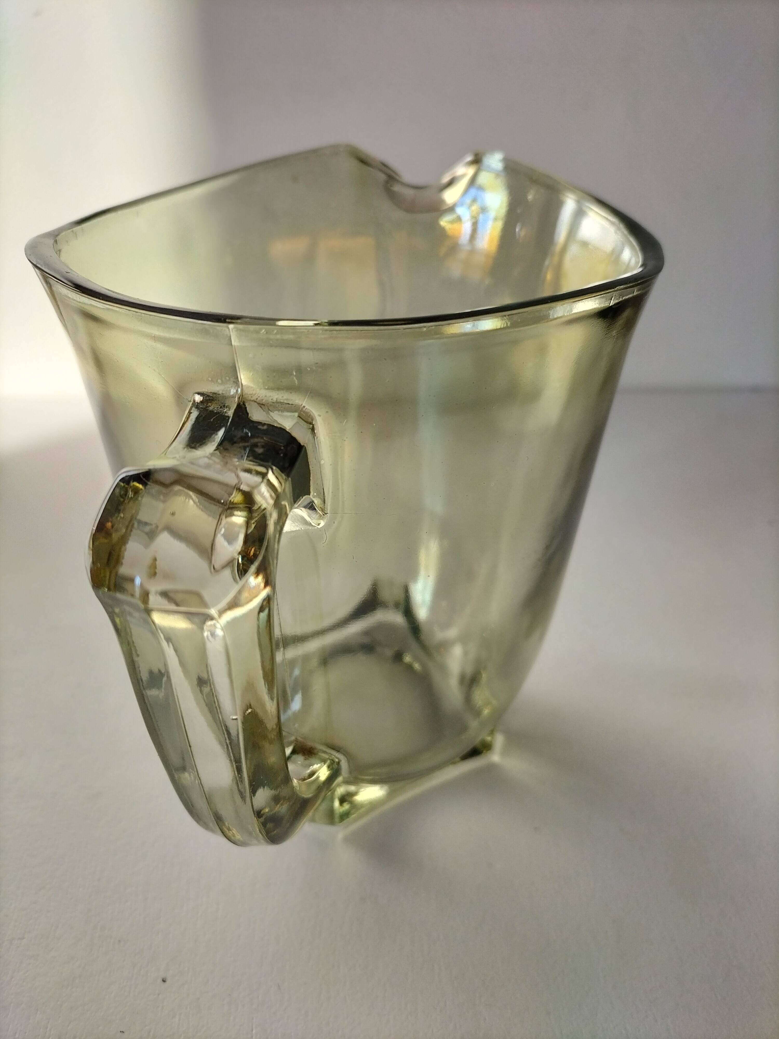 Pichet en verre fumé