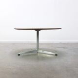 Circular coffee table in oak by Arne Jacobsen for Fritz Hansen, 1960s