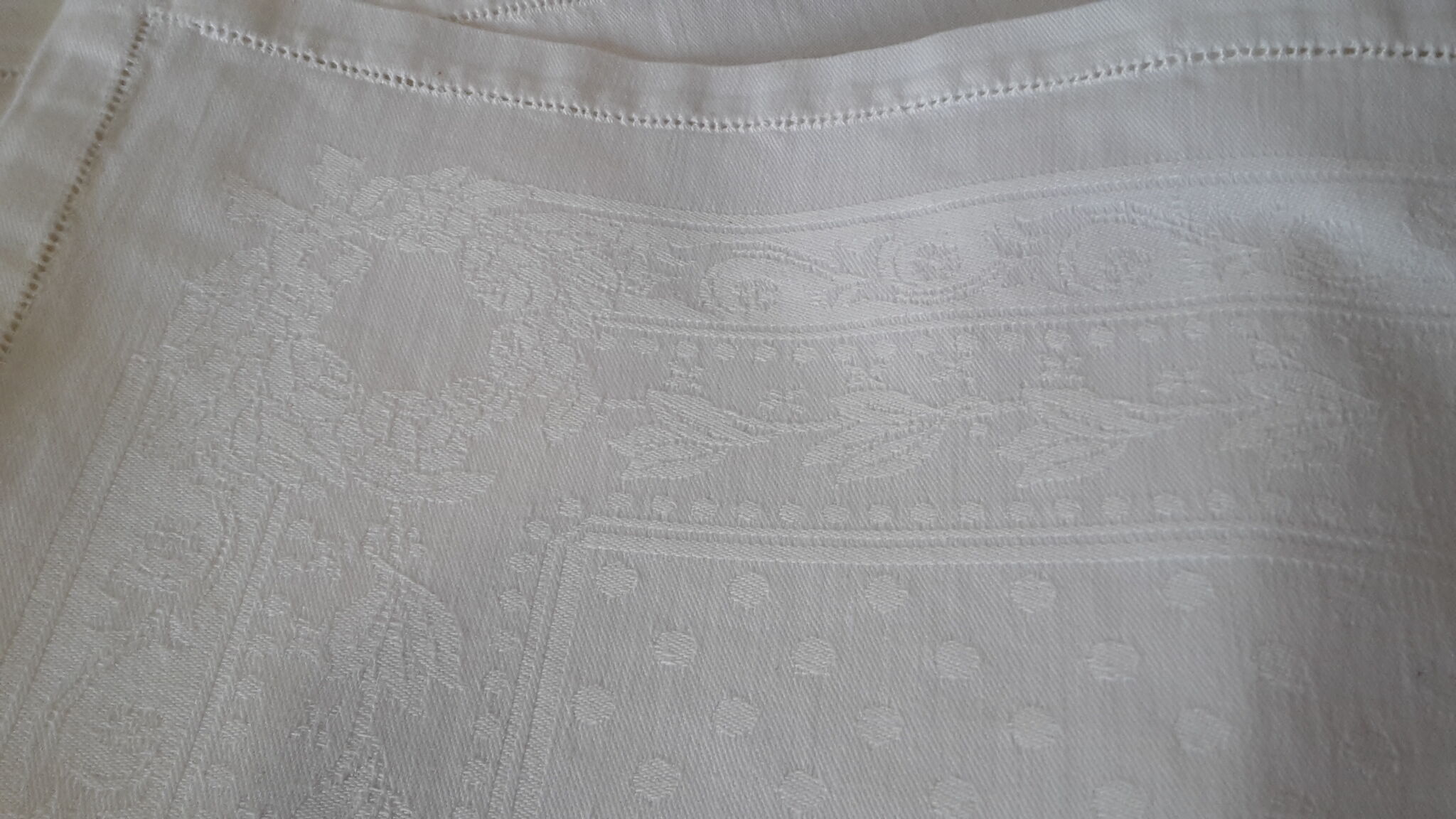 Tablecloth damase and towels