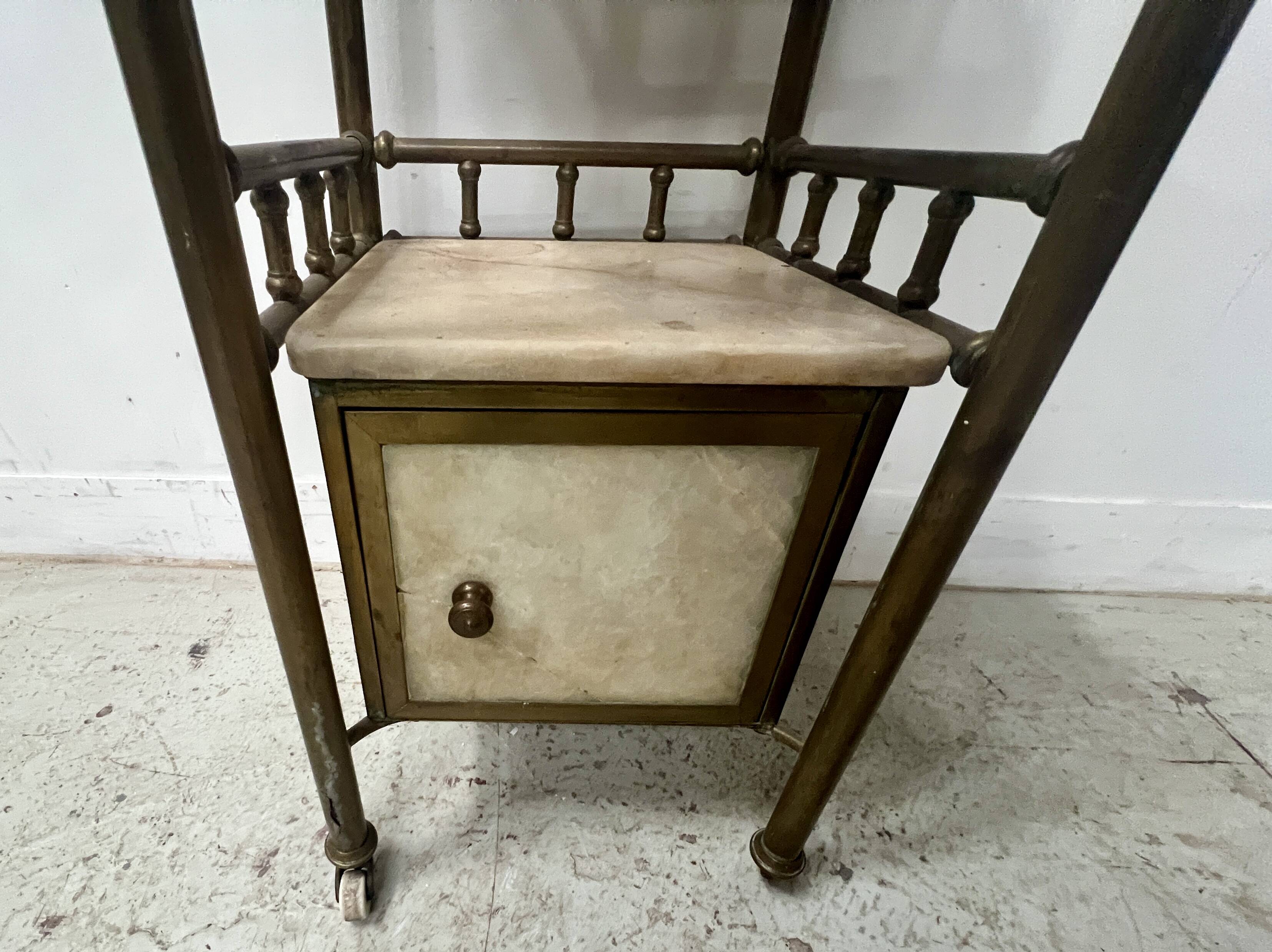 Art Deco bedside table in brass and veined marble, 20th century