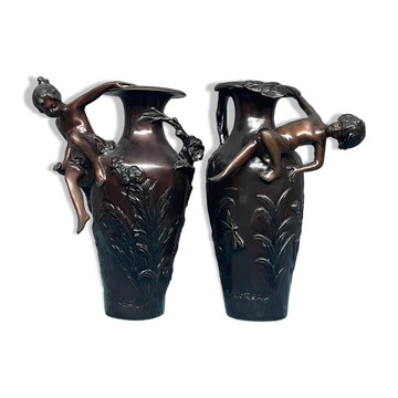 Pair of Art Nouveau vases in solid bronze.