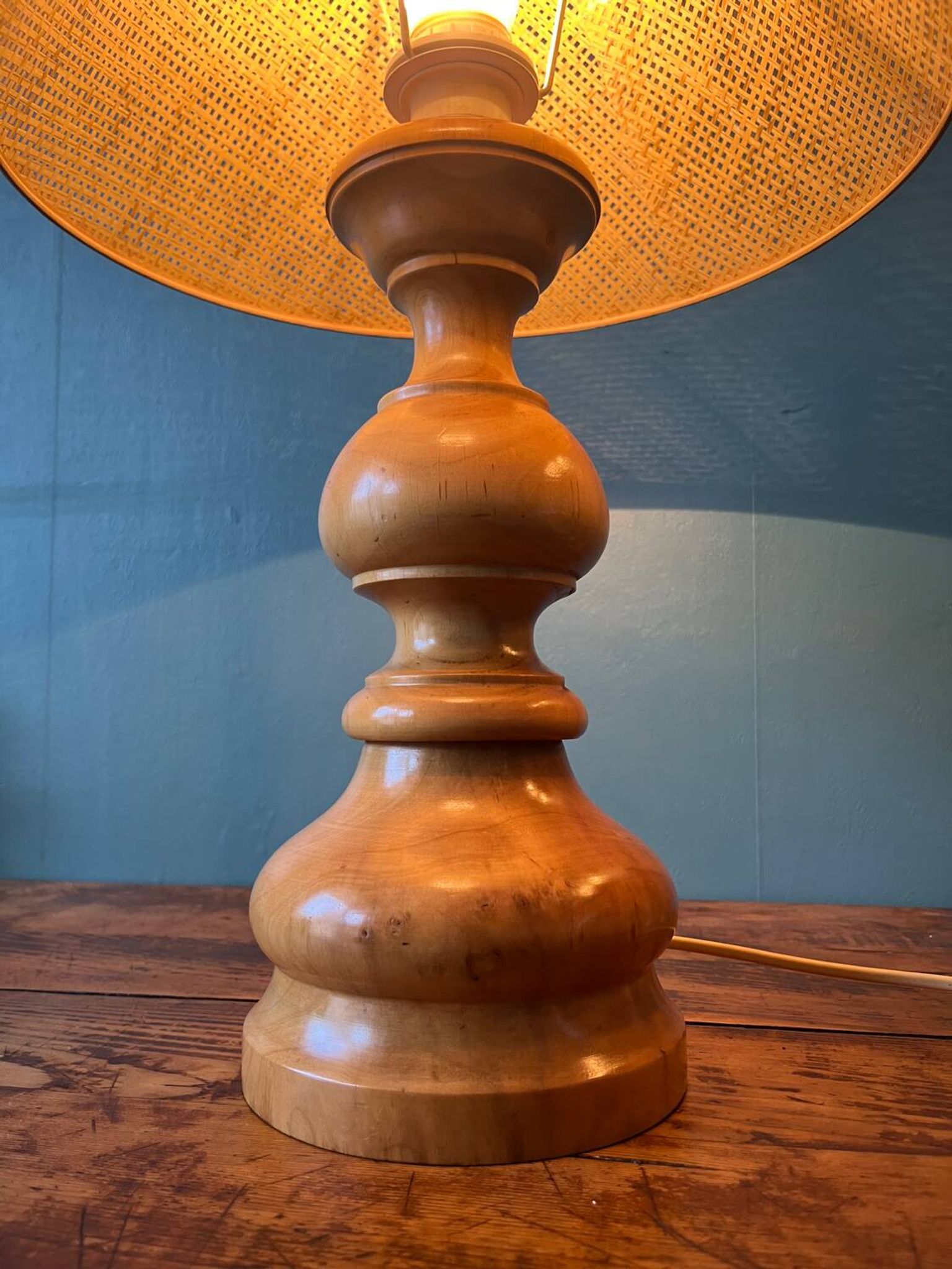 Lampe à poser en bois massif tourné