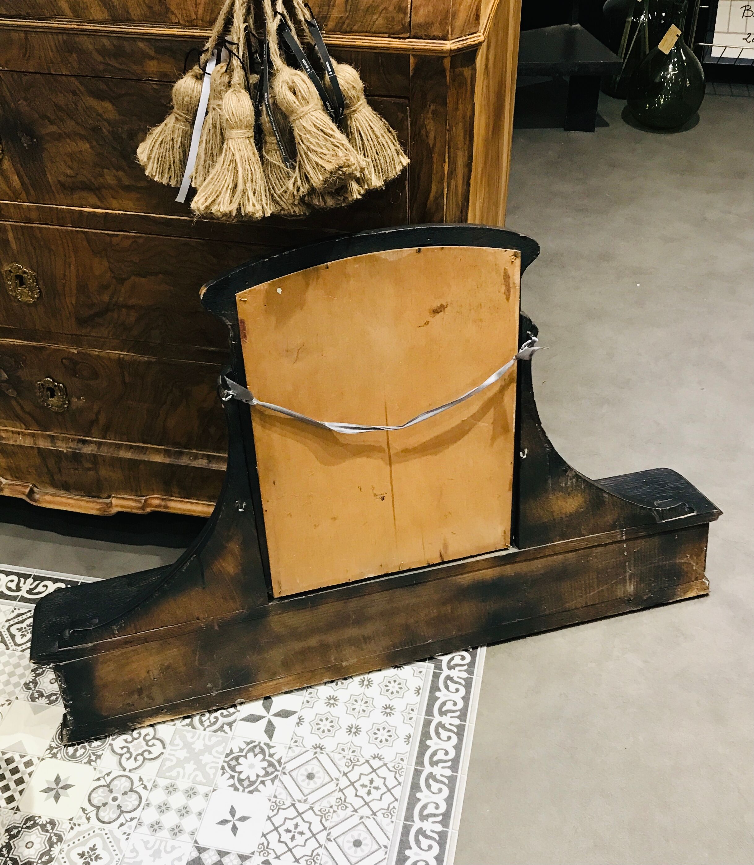 Fifth wheel console and art deco mirror