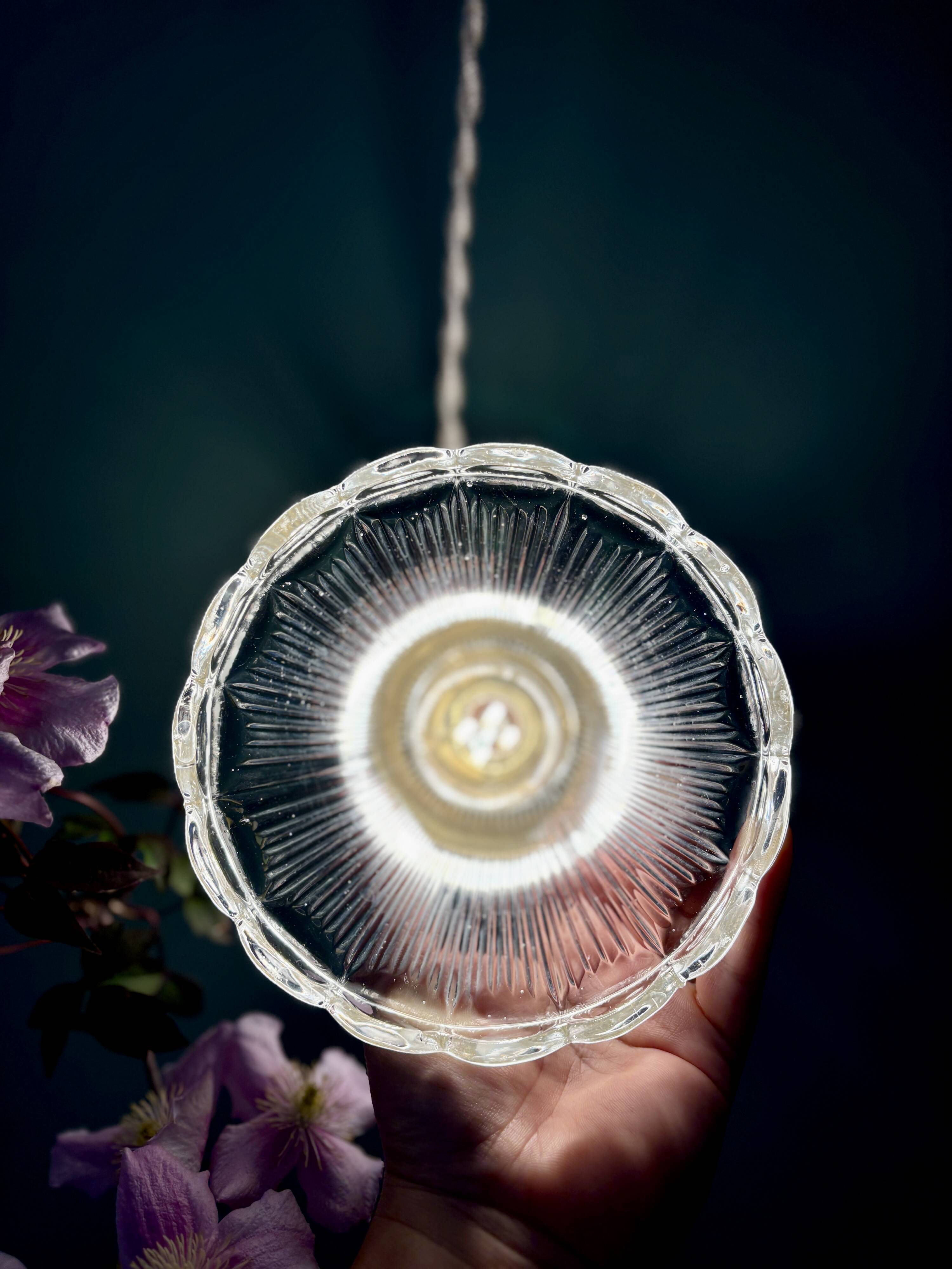 Suspension tulipe vintage en verre holophane