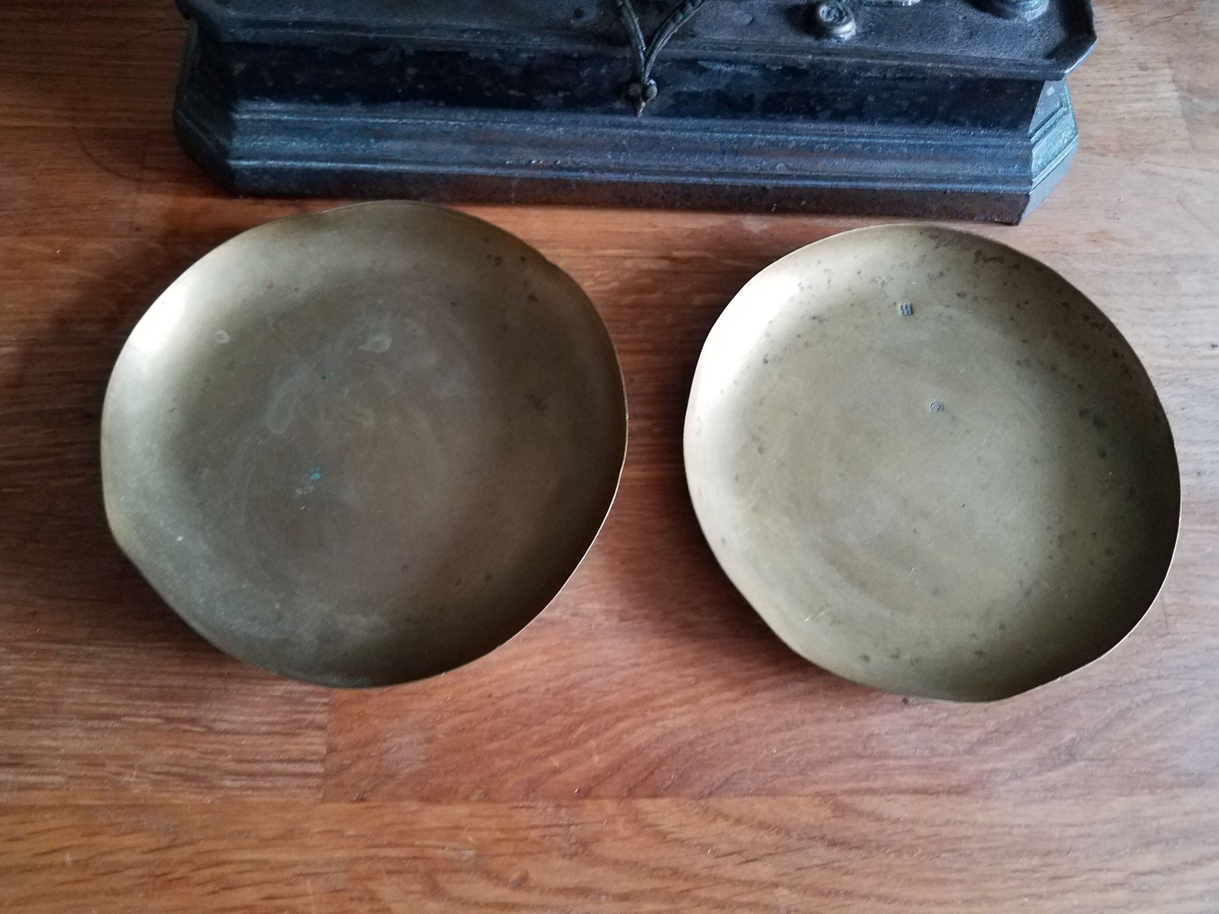 Roberval type cast iron scale