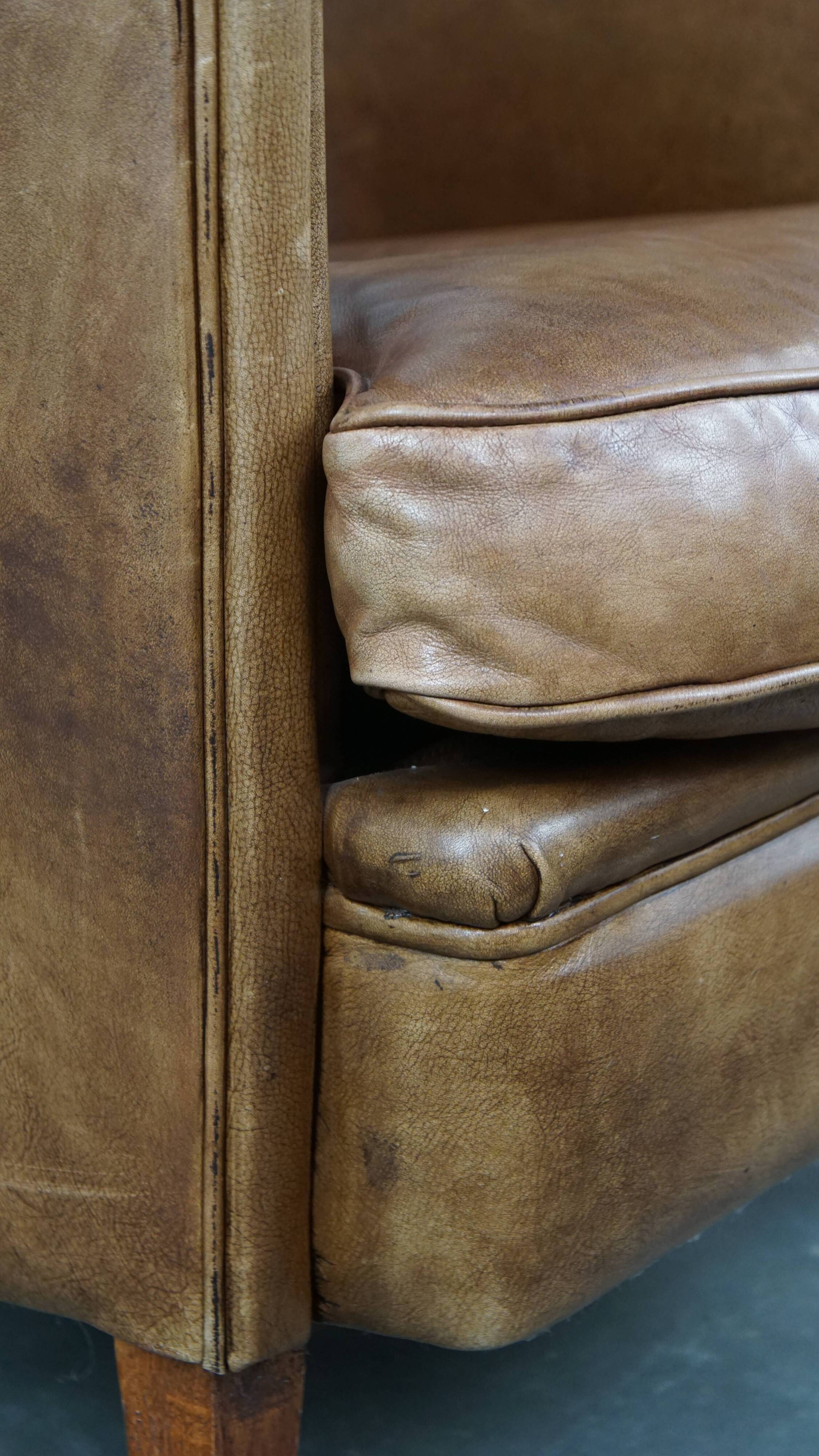 Fauteuil club en cuir de vachette couleur cognac clair