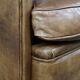 Fauteuil club en cuir de vachette couleur cognac clair