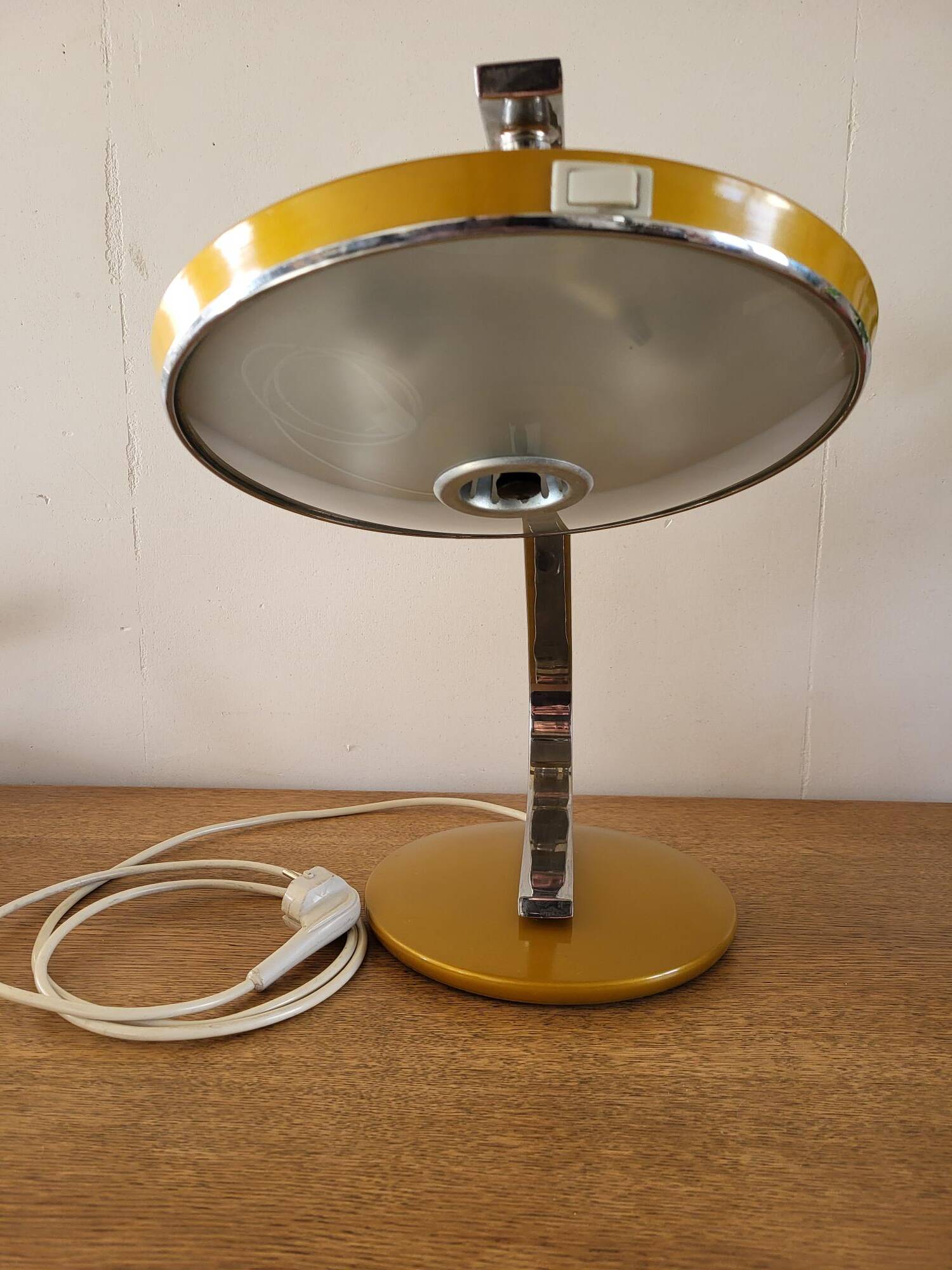 FASE Boomerang desk lamp