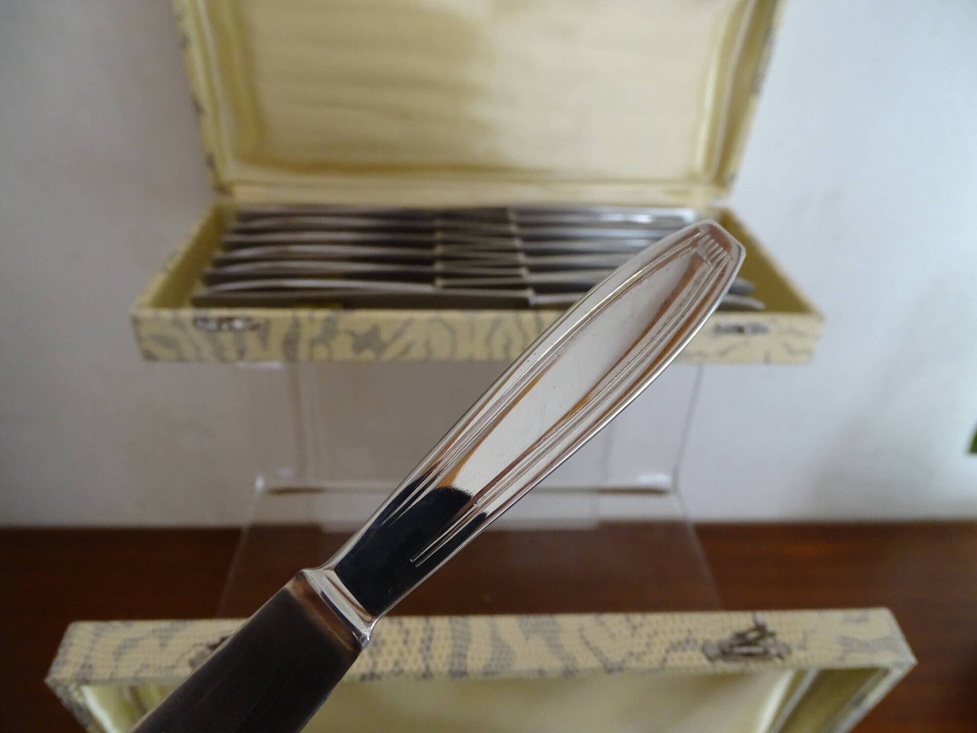 24 Art Deco style stainless steel knives - 12 desserts and 12 cheeses - In boxes
