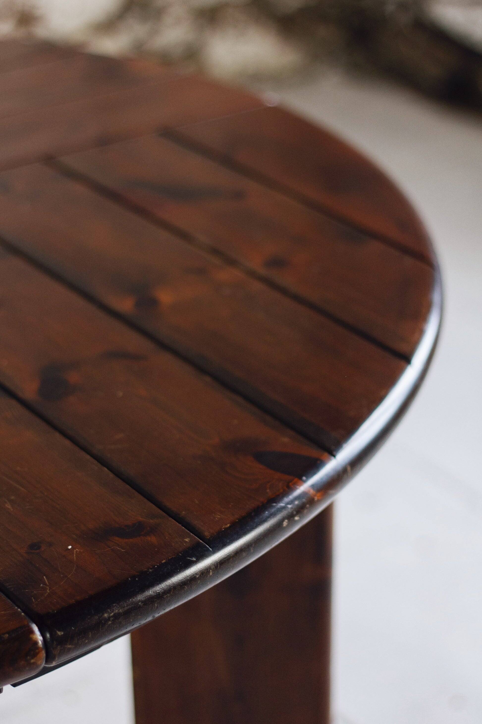 Extendable table and 5 chairs by Silvio Coppola, 1970.