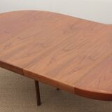 Round teak dining table, 4/10 people.