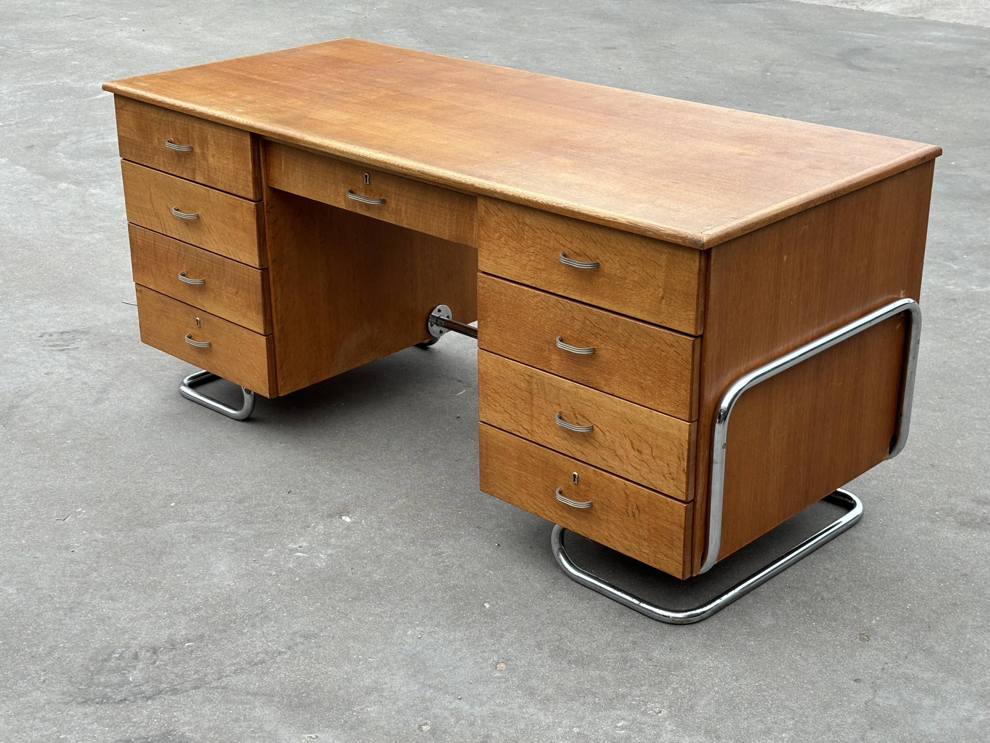 Bureau tubulaire de style Bauhaus du milieu du siècle, design des années 40 en chêne