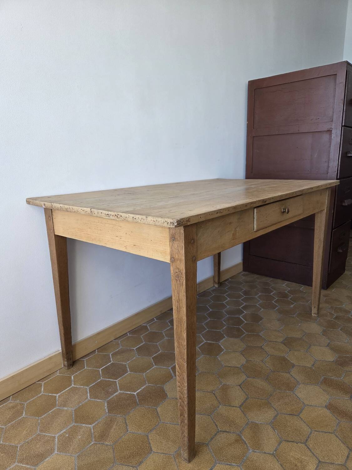 Old farmhouse table for 4/6 people.