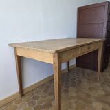 Old farmhouse table for 4/6 people.