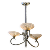 Chandelier français, avec des abat-jours en verre rose, Art Déco.
