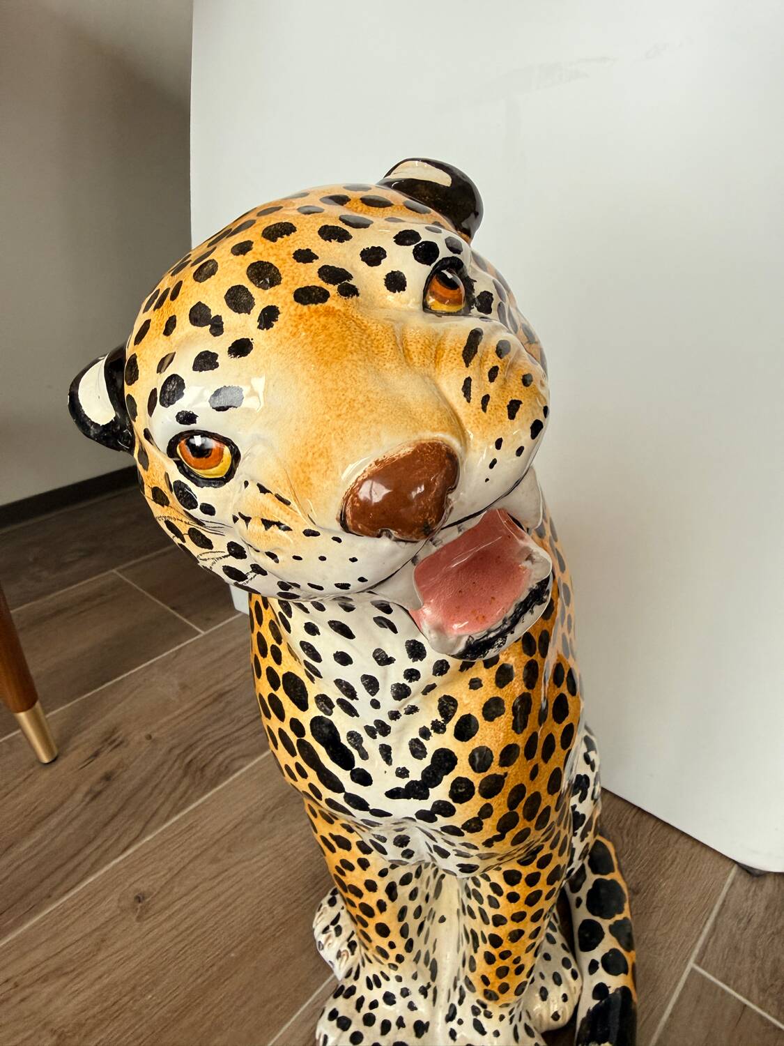 Leopard, Italian sculpture in glazed ceramic.