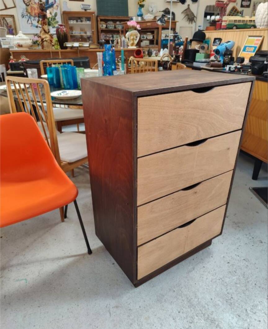 Wooden chest of drawers