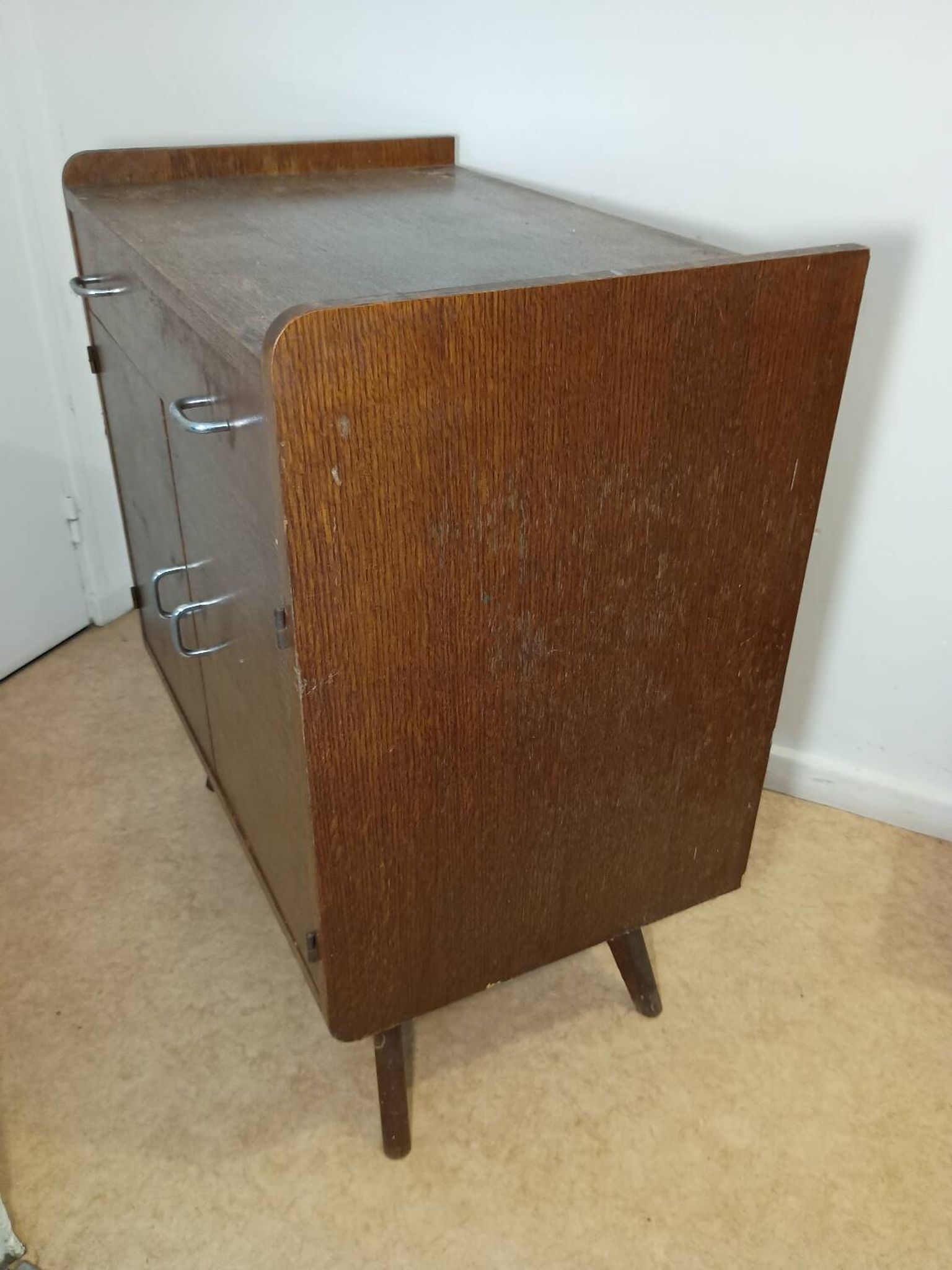 Compass leg chest of drawers