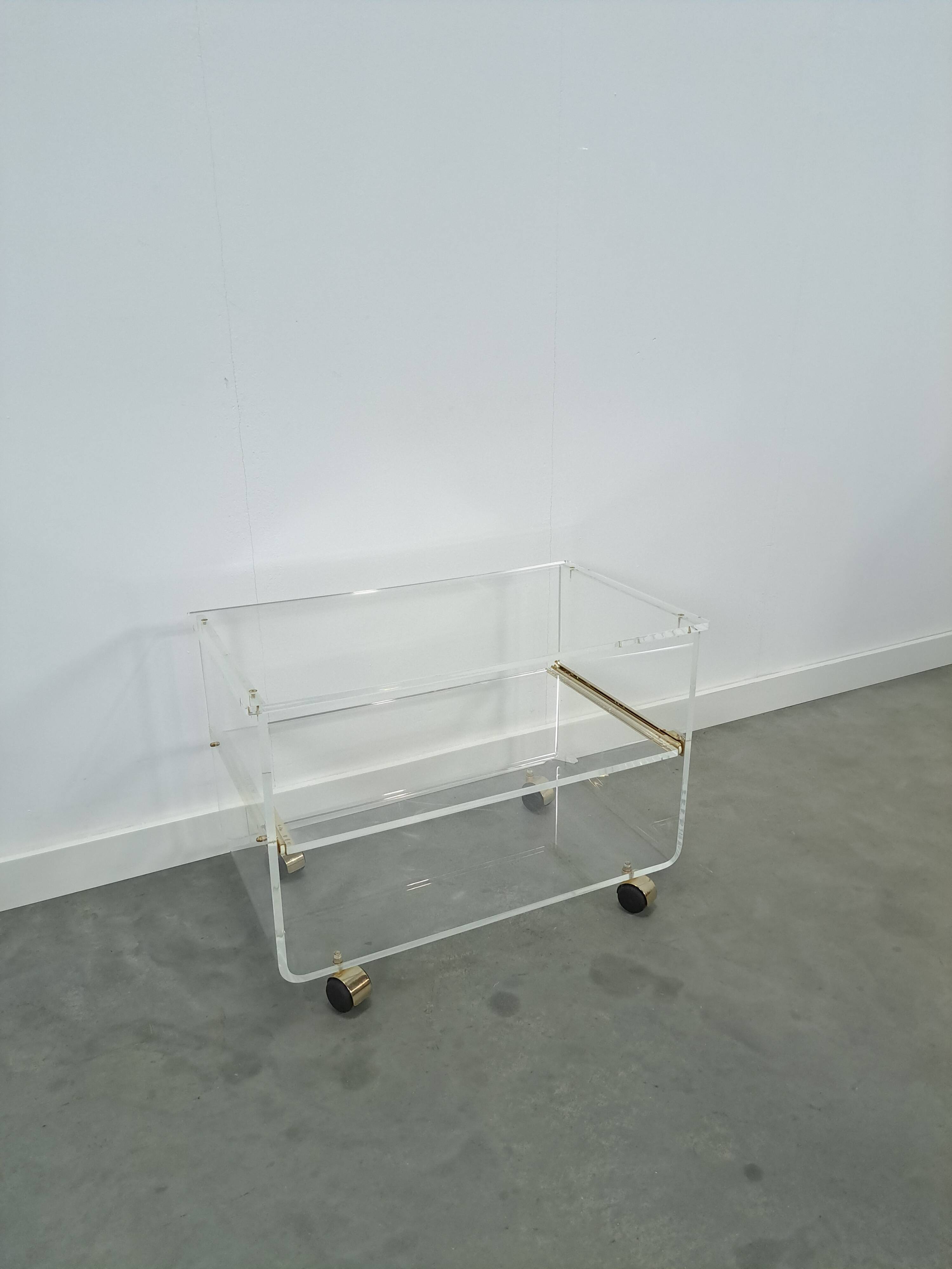 Space age plexiglas trolley met messing