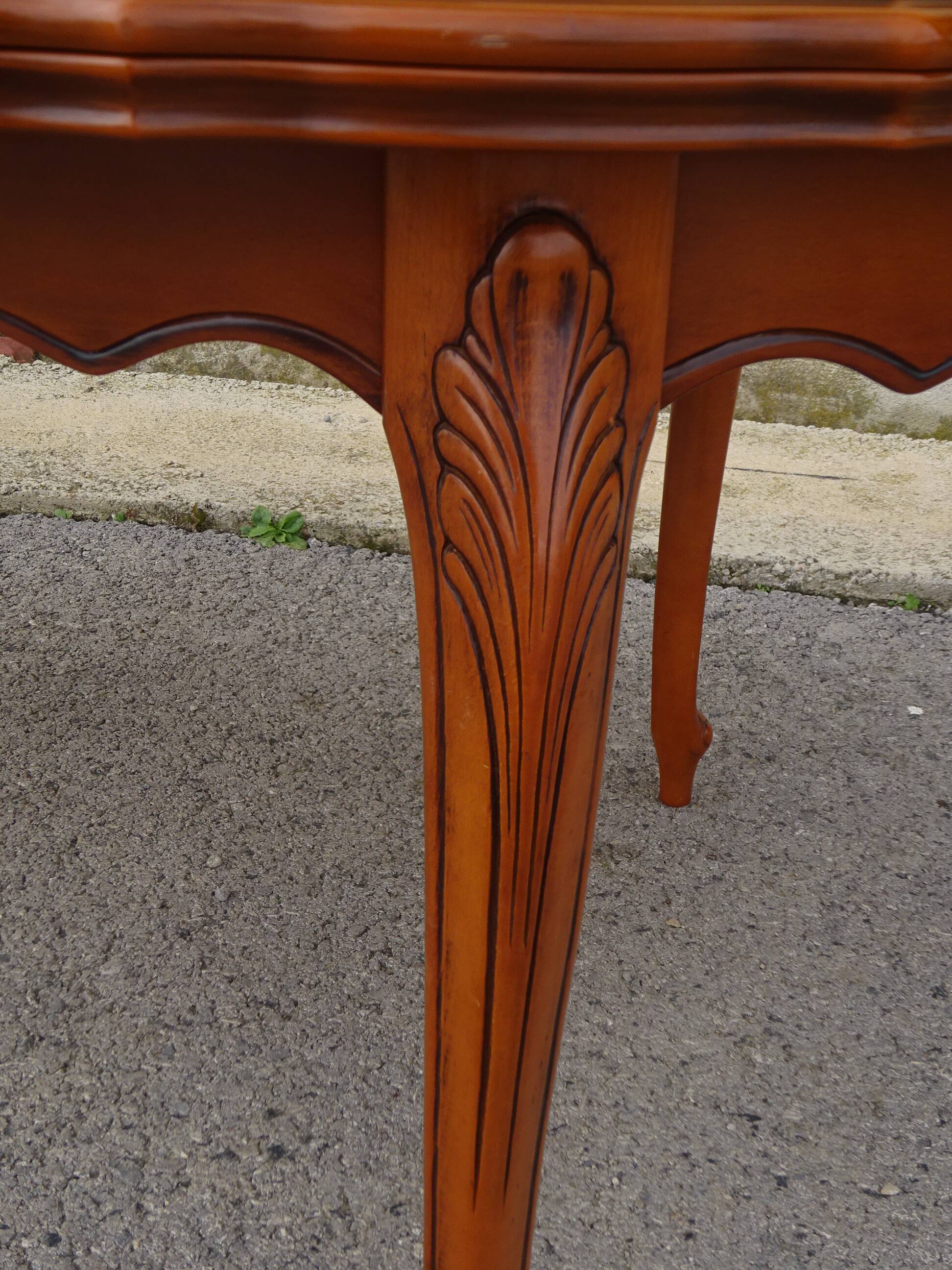 Table ovale avec rallonges, style Louis XV
