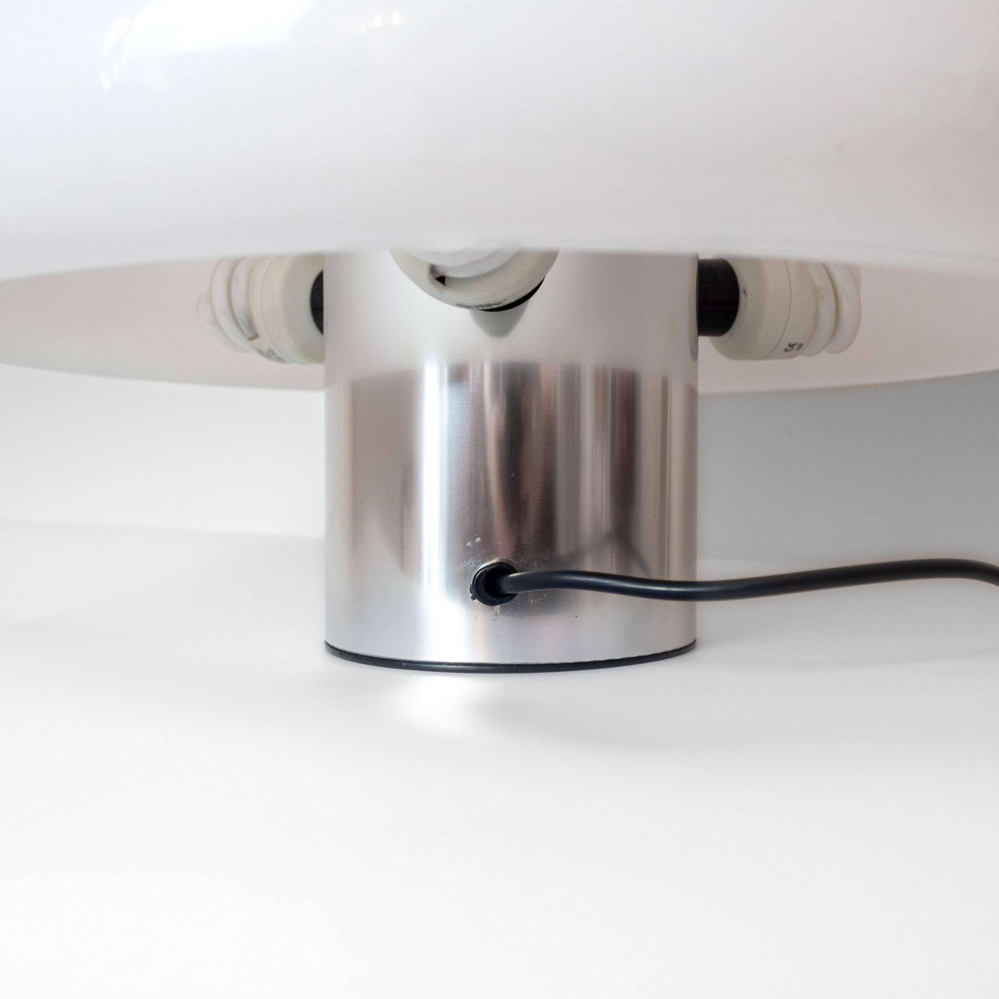 Lampe de table Guzzini de style spatial, modèle 4030, Italie 1970