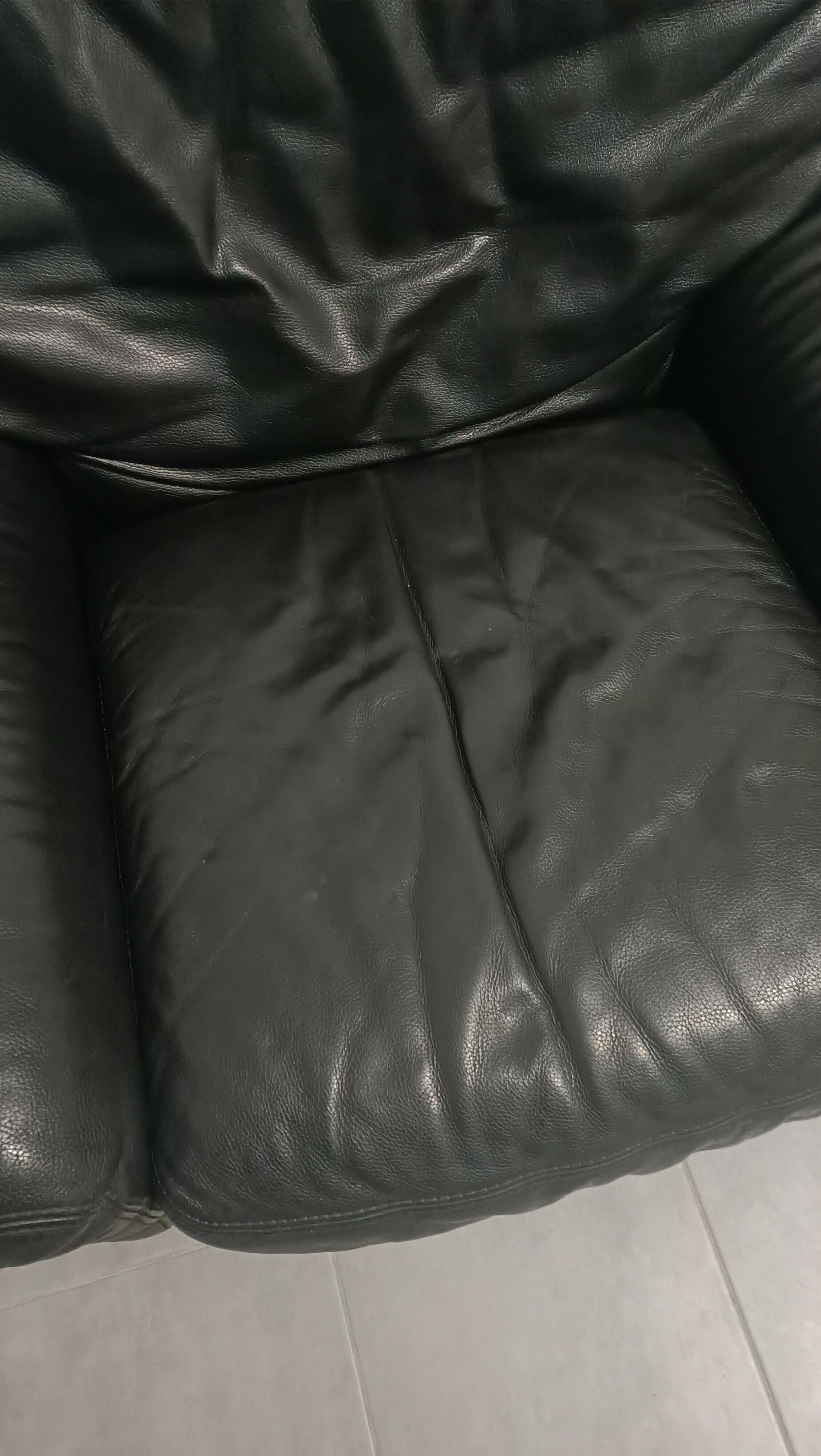Black leather armchair Natuzzi