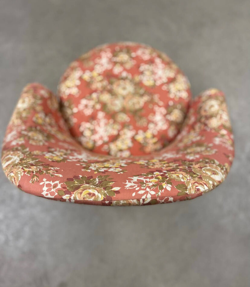 Vintage toad armchair with flowers