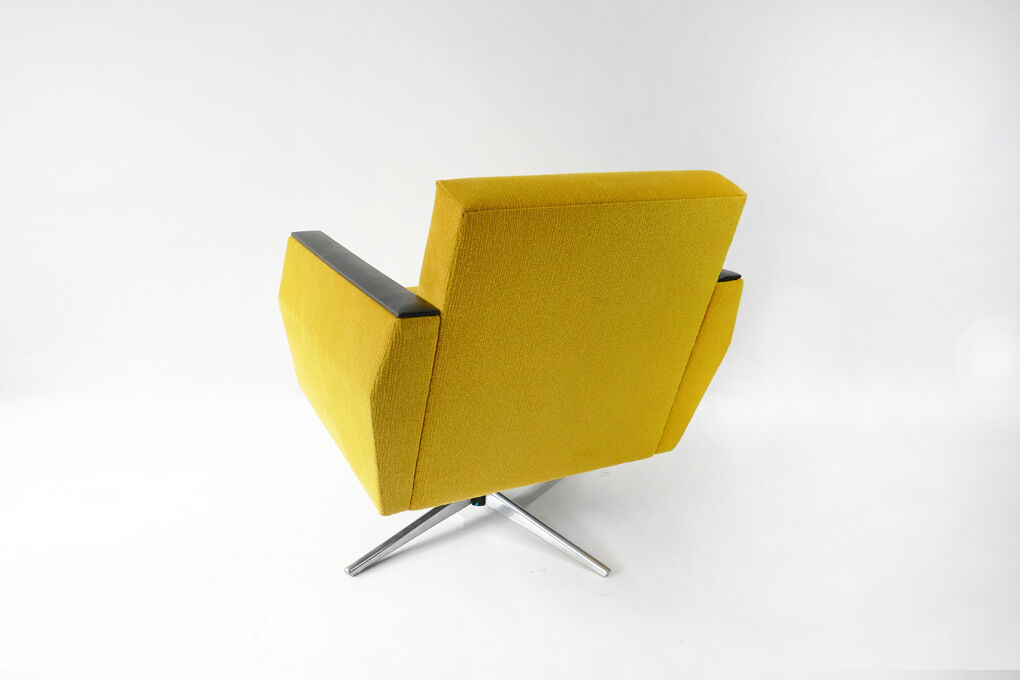1 Of 2 Vintage Mid Century Retro Swivel Lounge Armchairs 60'S