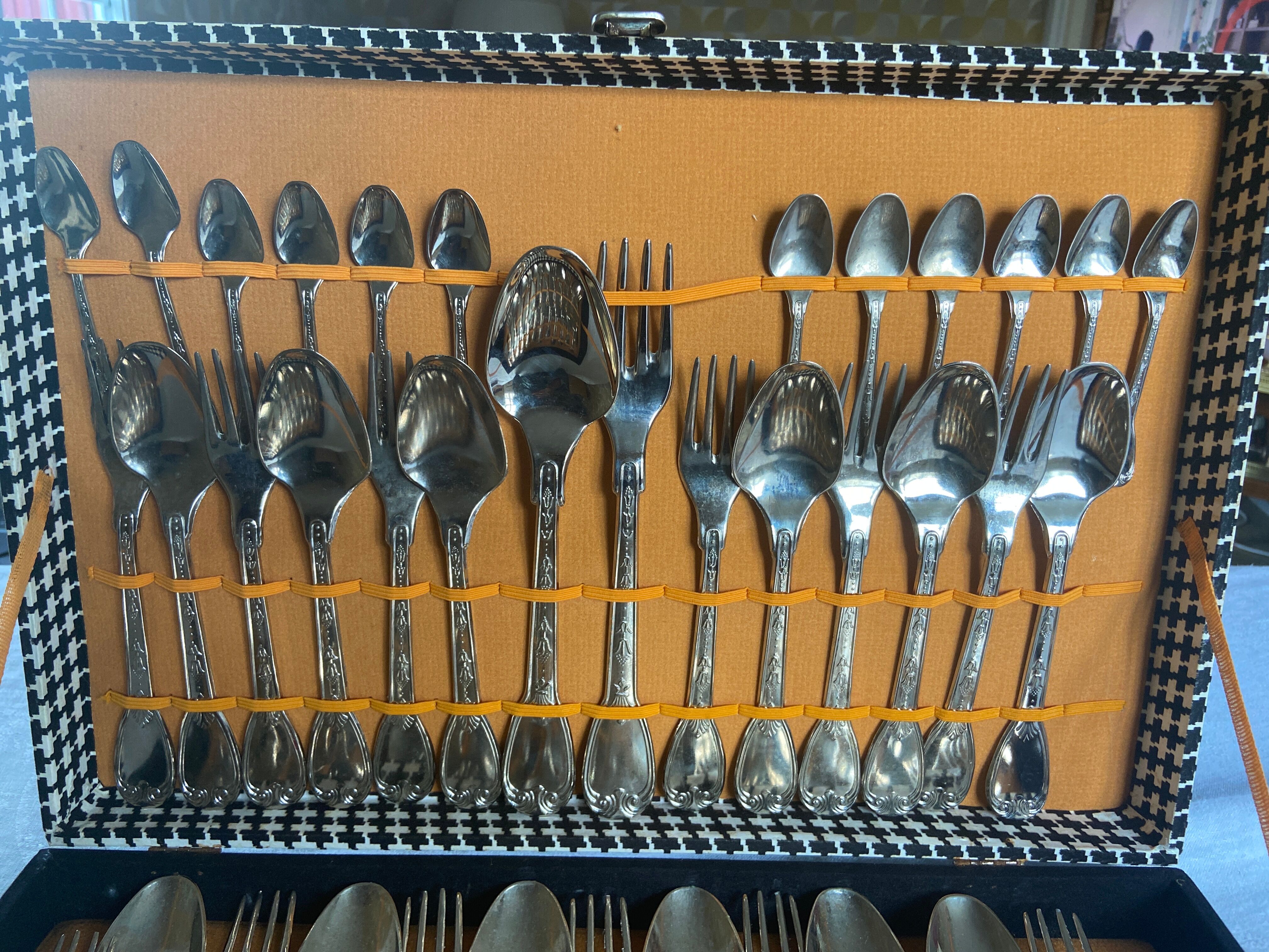 Stainless steel cutlery set