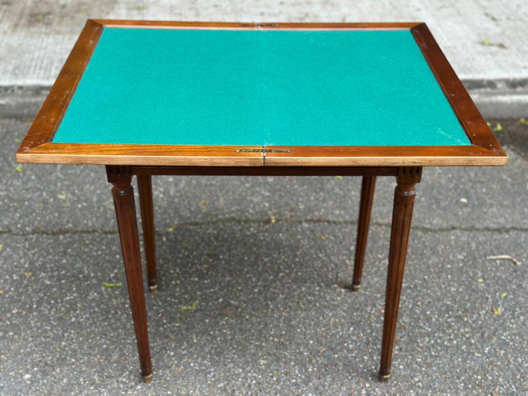 Extendable game table in solid wood Louis XVI and blue velvet.