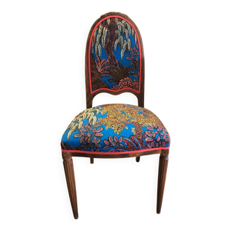 Chaise Art Nouveau tissu fleuri et bois sculpté
