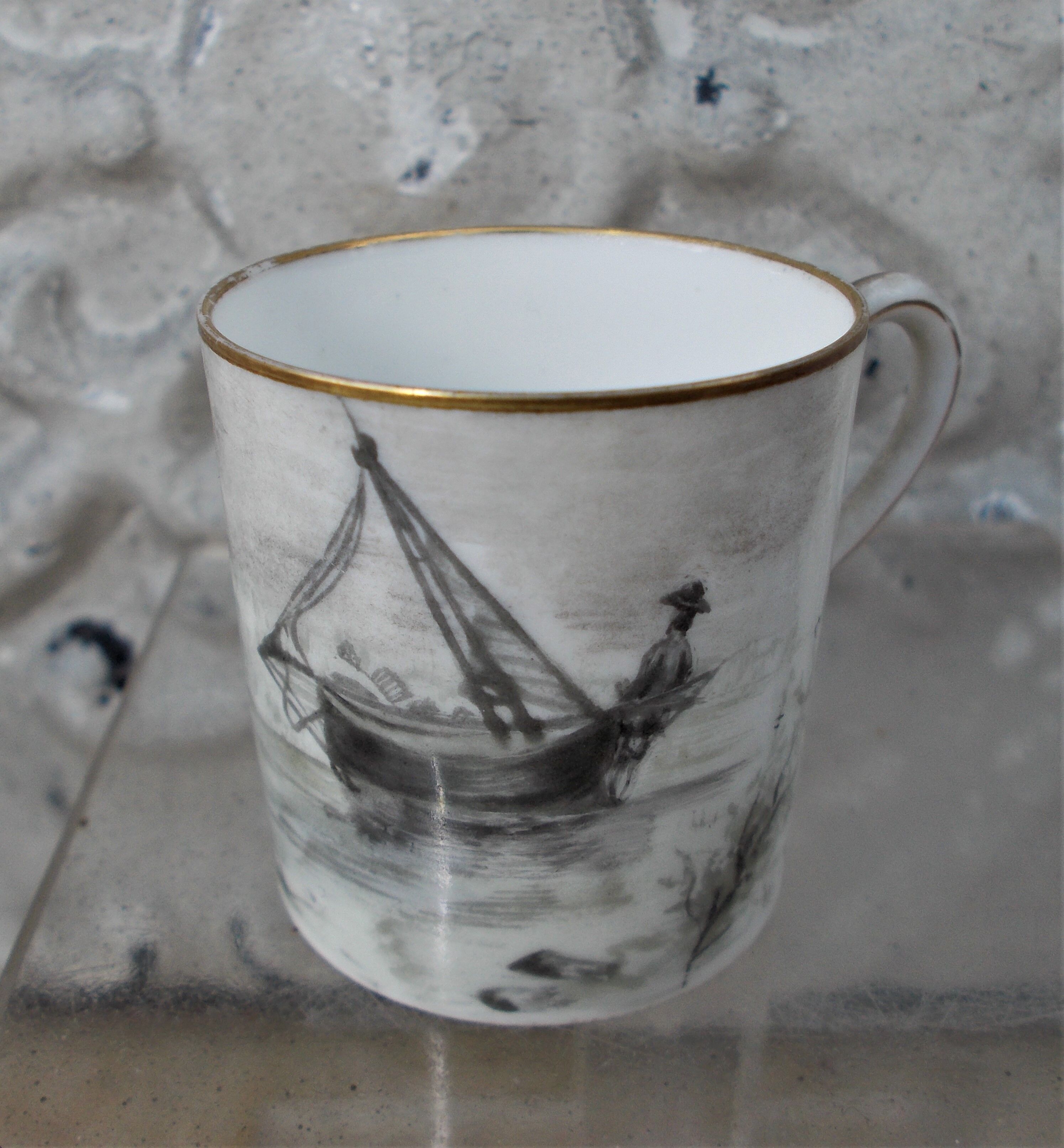 Tasse et sous tasse décor en grisaille porcelaine de Paris XIXème signée