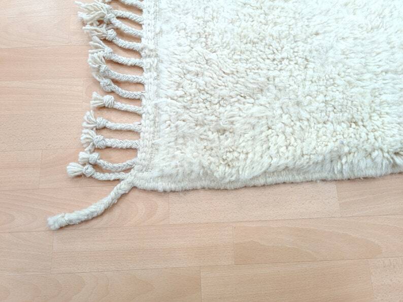 Handwoven white wool rug, traditional style, size 150 x 250 cm