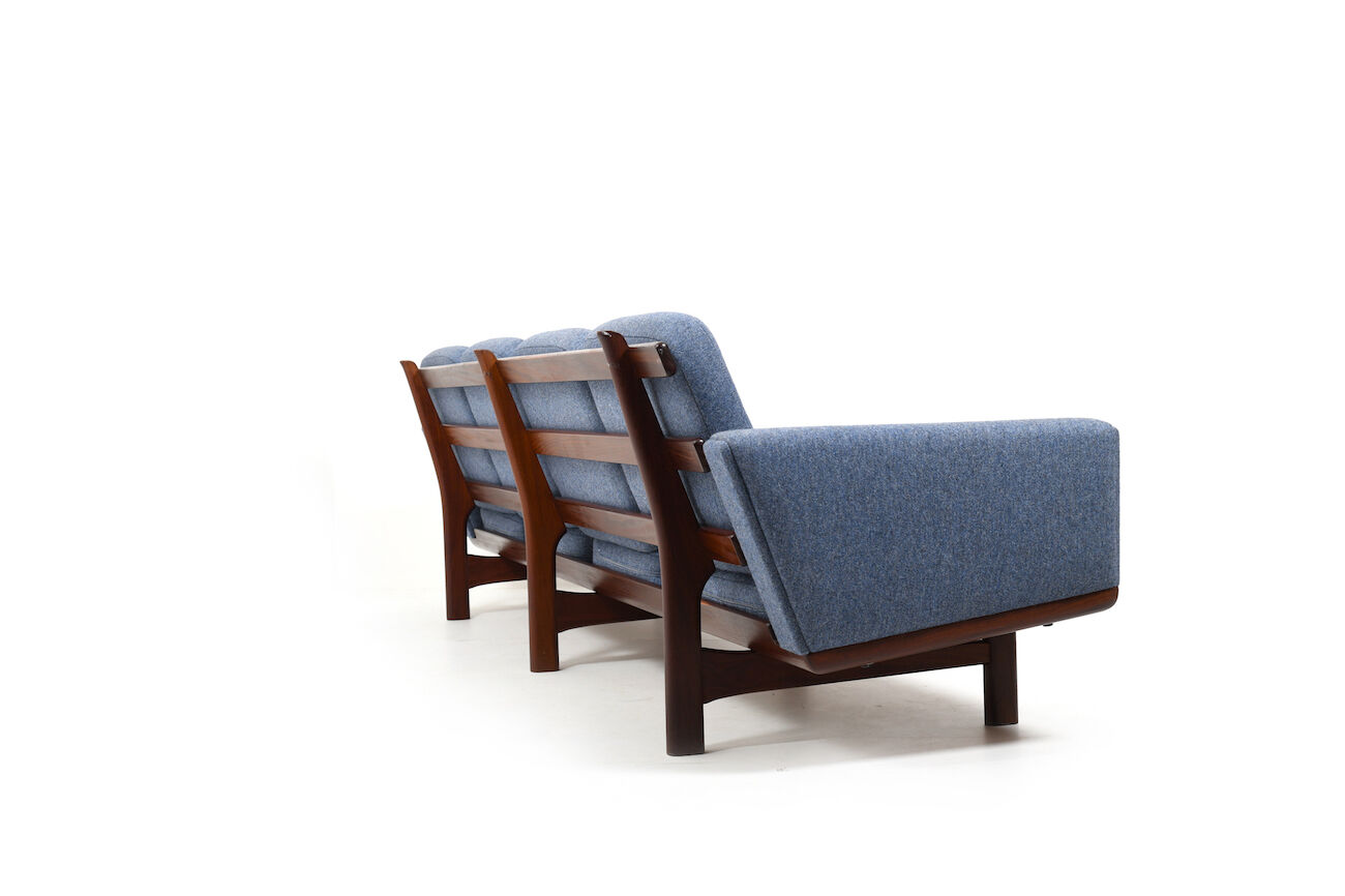 Canapé GE-236/4 en teck par Hans J. Wegner pour Getama années 1960