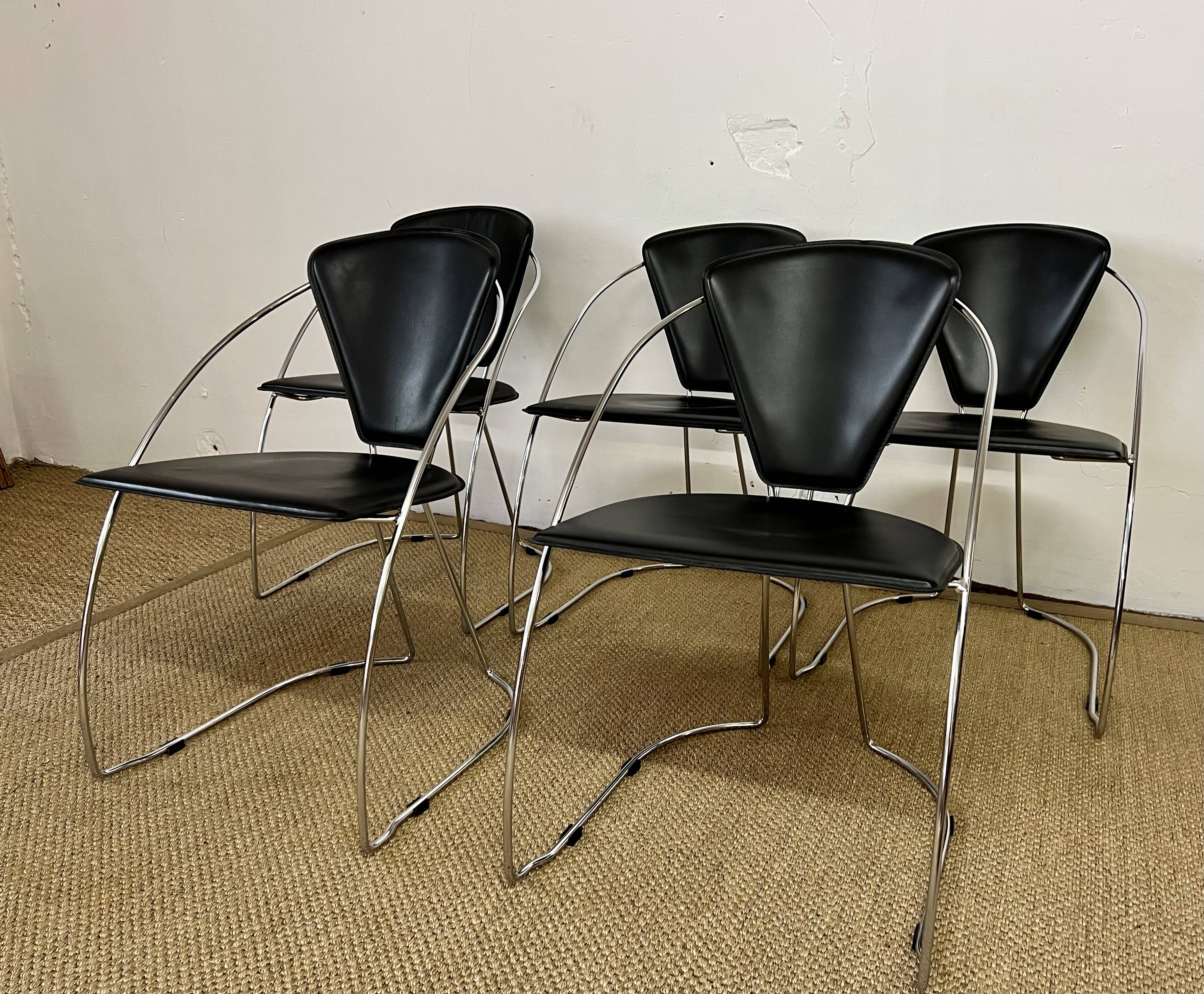 Lot 5 chairs black leather thread