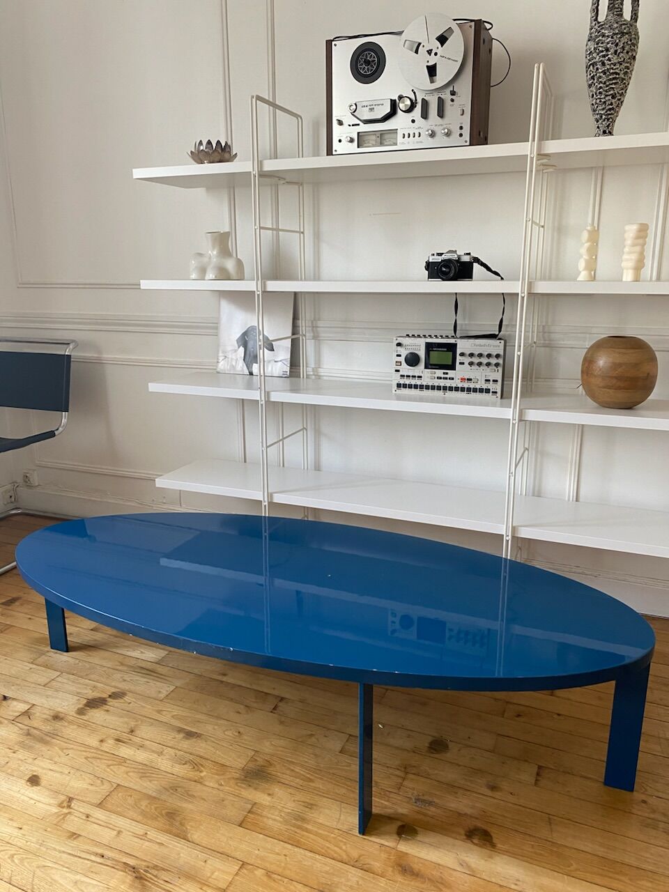 Oval coffee table in blue lacquered wood